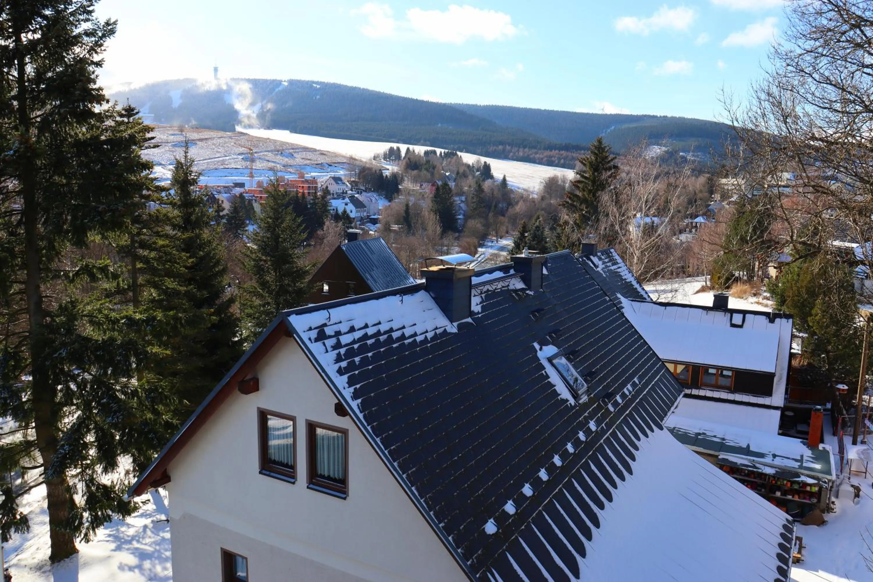 Property building in Schwarzes Ross Hotel & Restaurant Oberwiesenthal