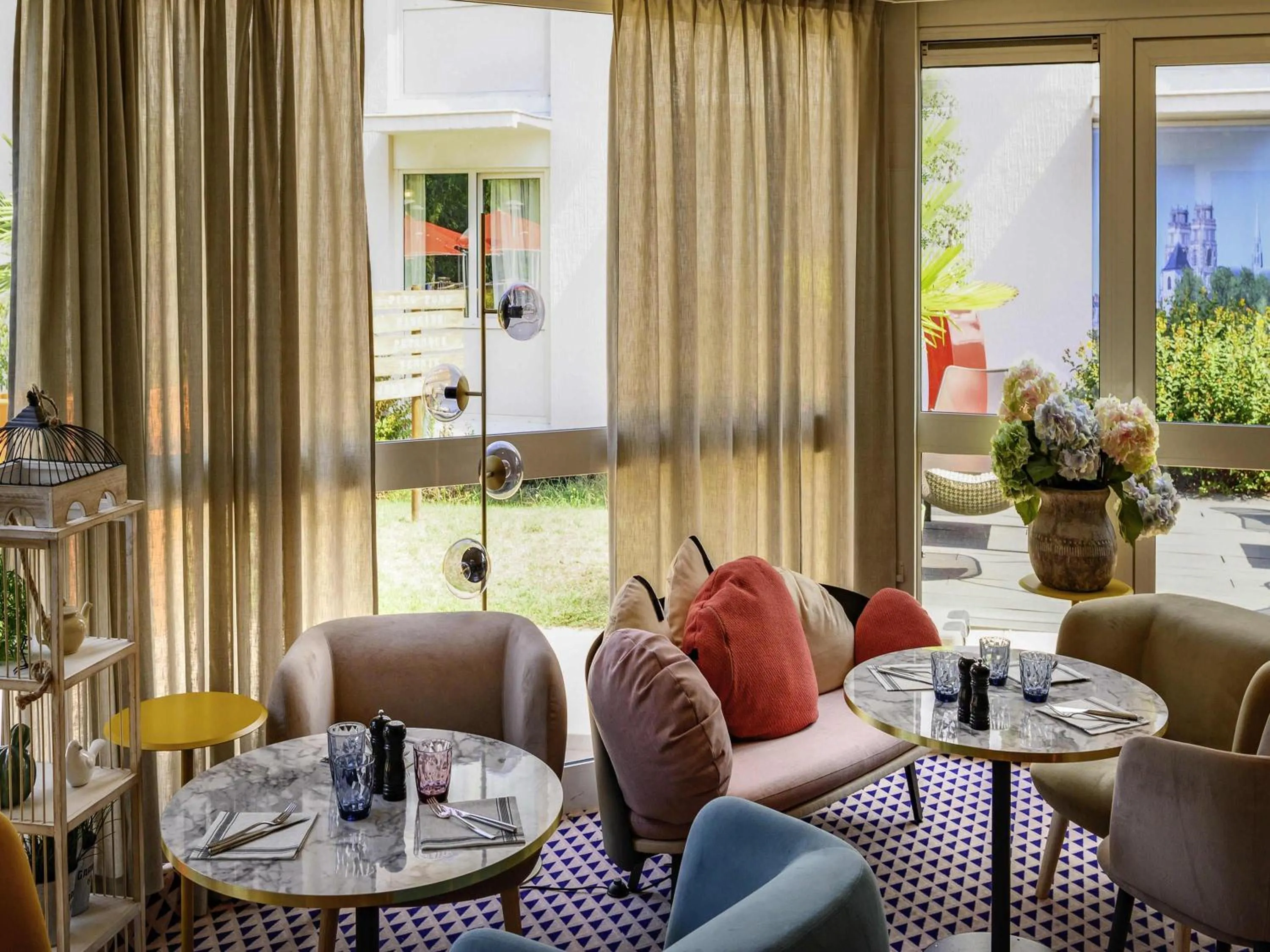 Restaurant/places to eat in Novotel Orléans Chemins De Sologne Demeures De Campagne