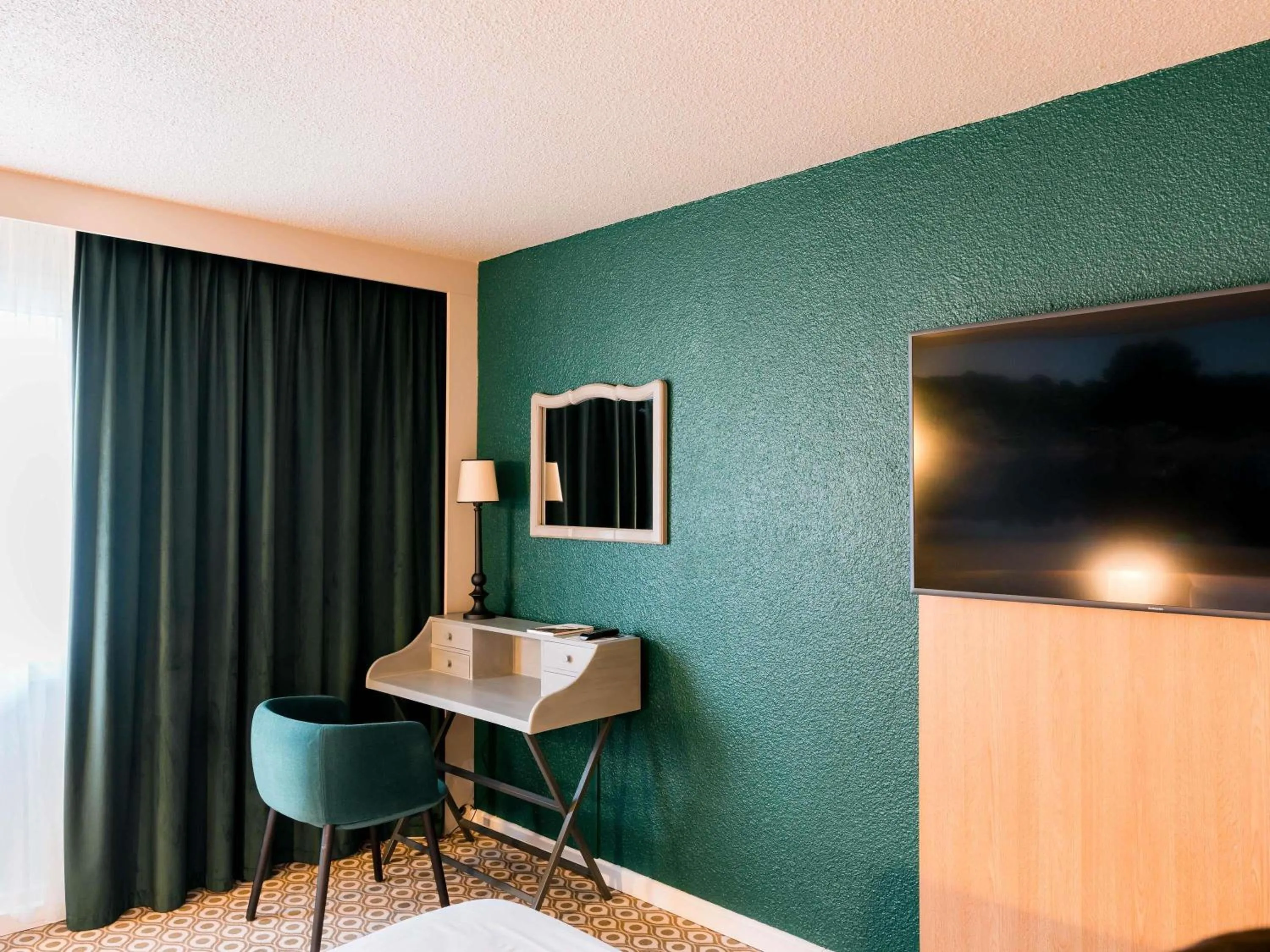 Bedroom in Novotel Orléans Chemins De Sologne Demeures De Campagne