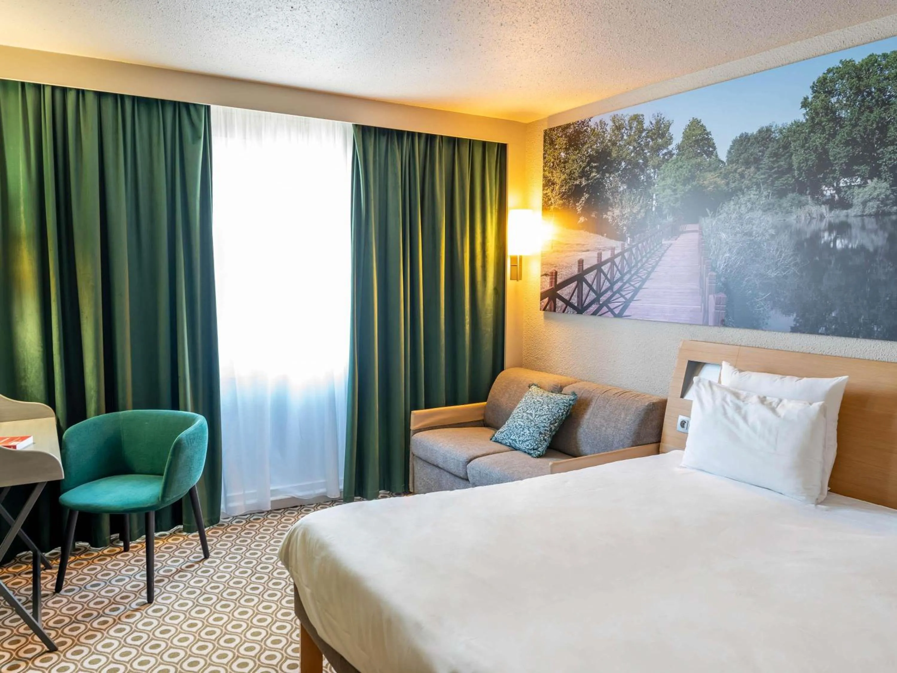 Bedroom, Bed in Novotel Orléans Chemins De Sologne Demeures De Campagne