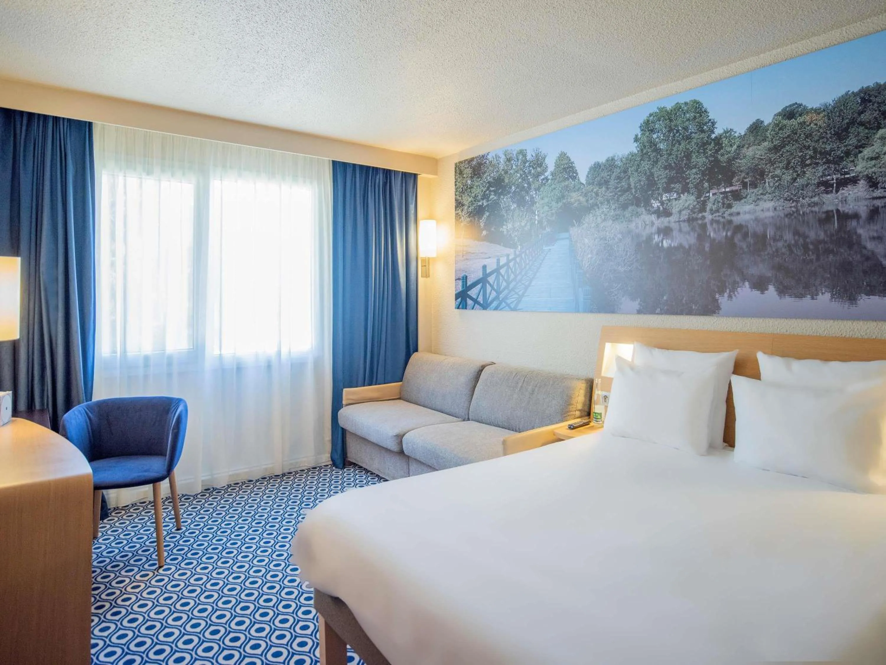 Bedroom, Bed in Novotel Orléans Chemins De Sologne Demeures De Campagne