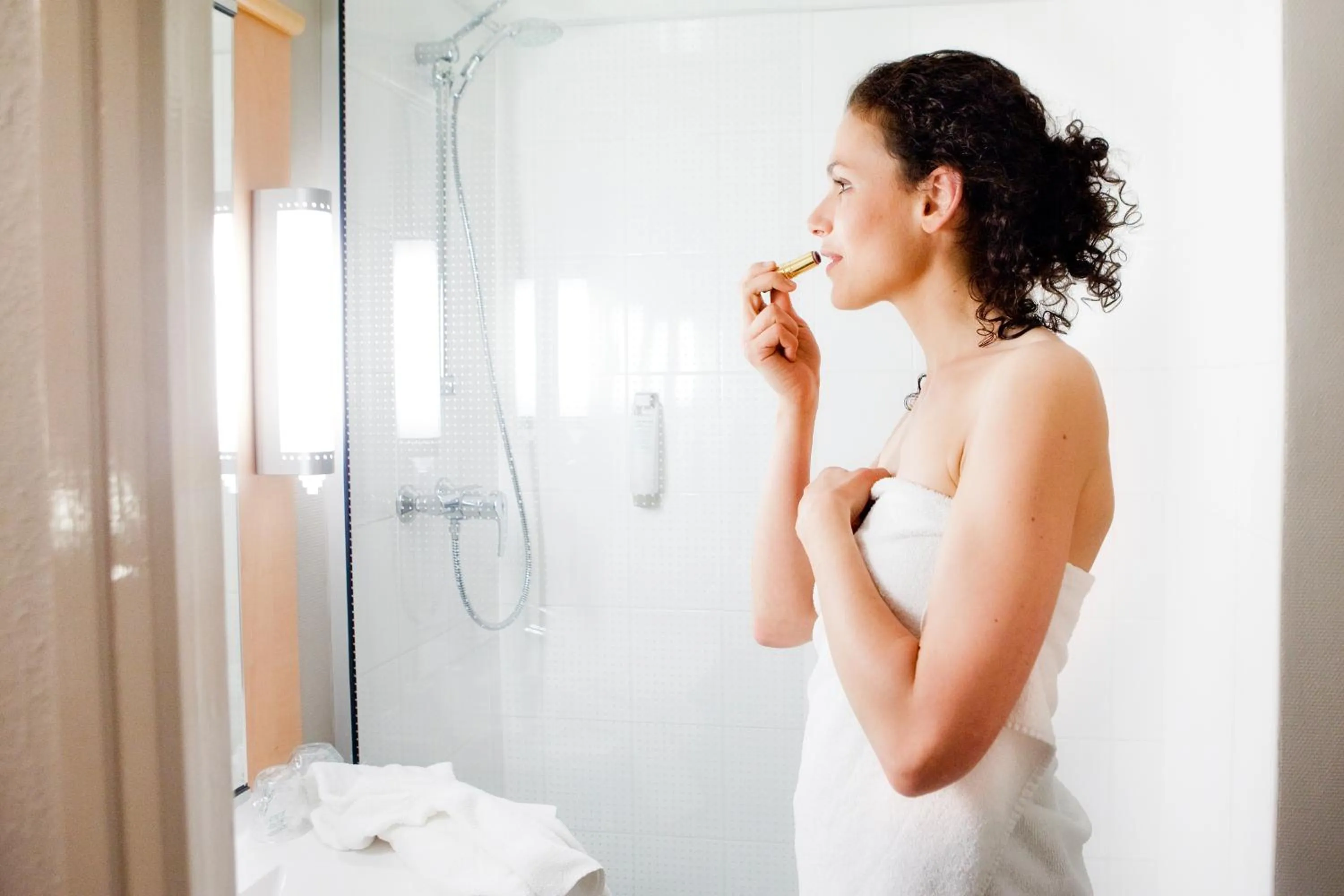 Shower in ibis Lille Centre Gares