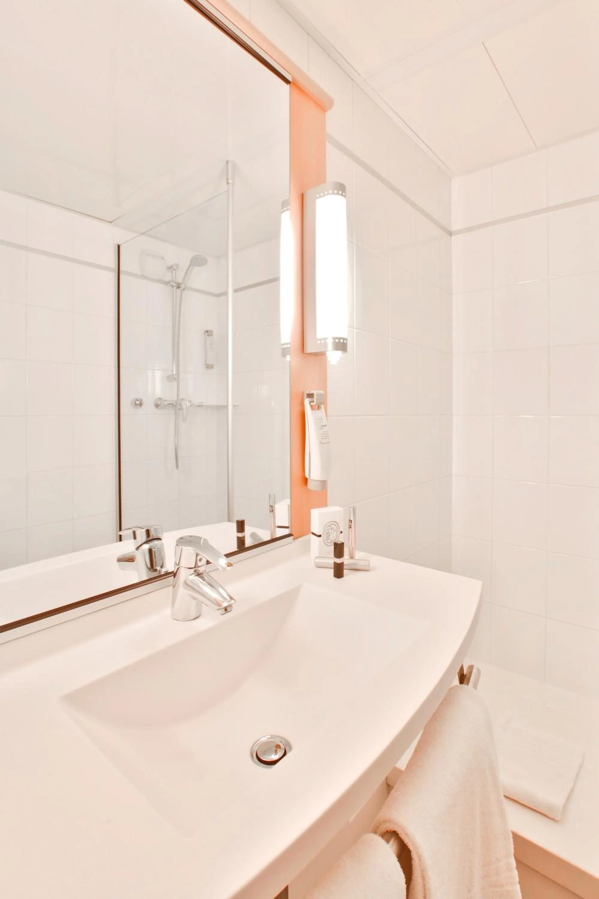 Bathroom in ibis Lille Centre Gares