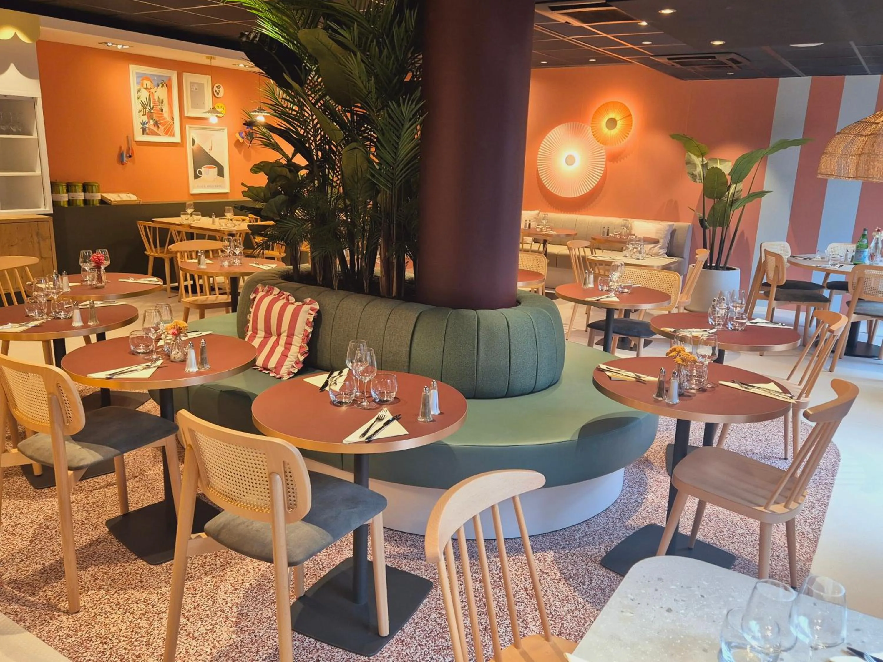 Restaurant/places to eat in ibis Lille Centre Gares