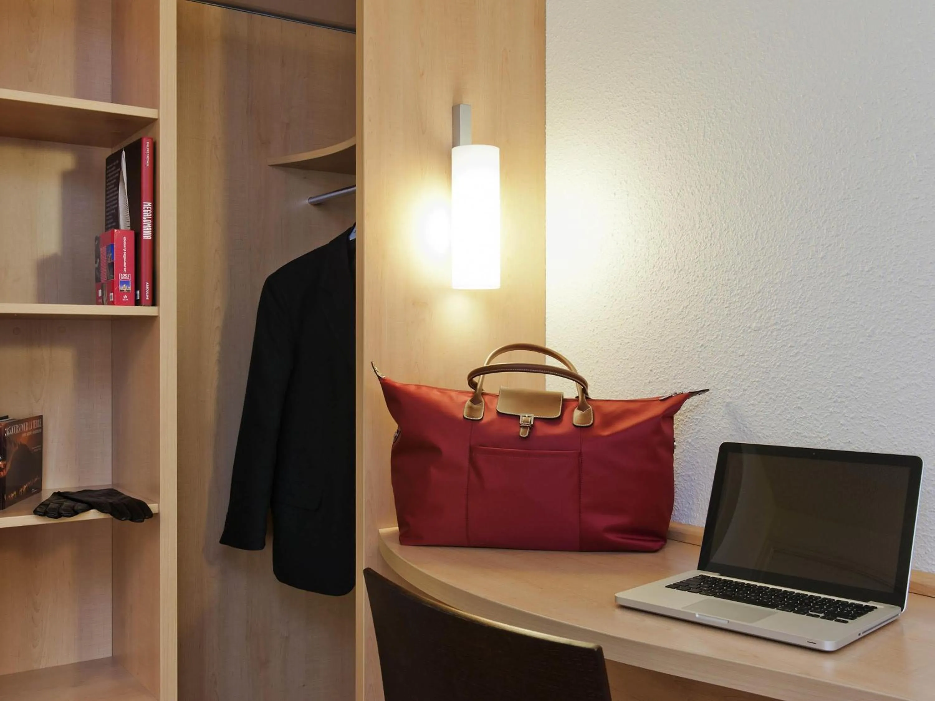 Bedroom in ibis Lille Centre Gares