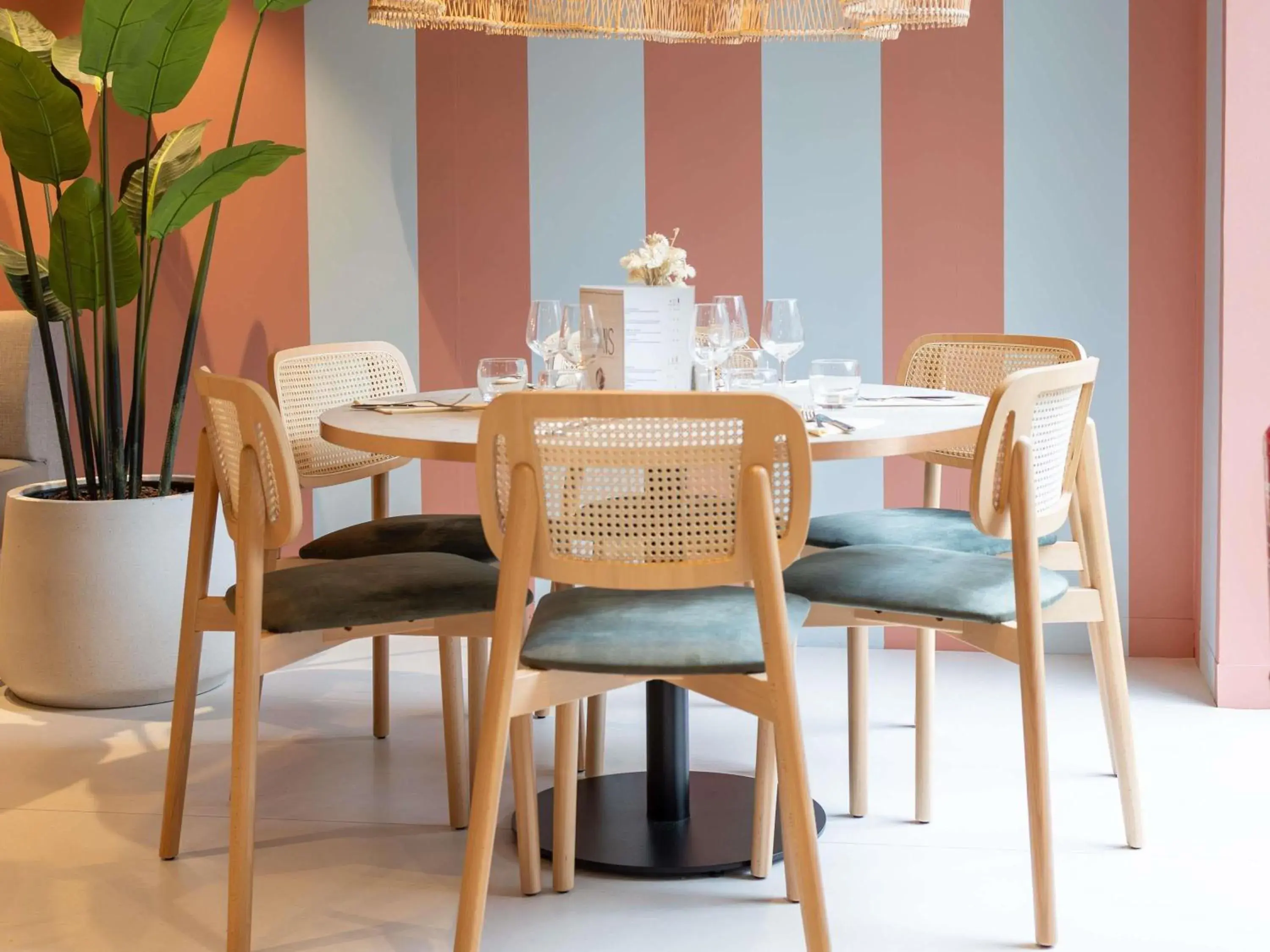 Restaurant/places to eat in ibis Lille Centre Gares Restaurant/places to eat in ibis Lille Centre Gares