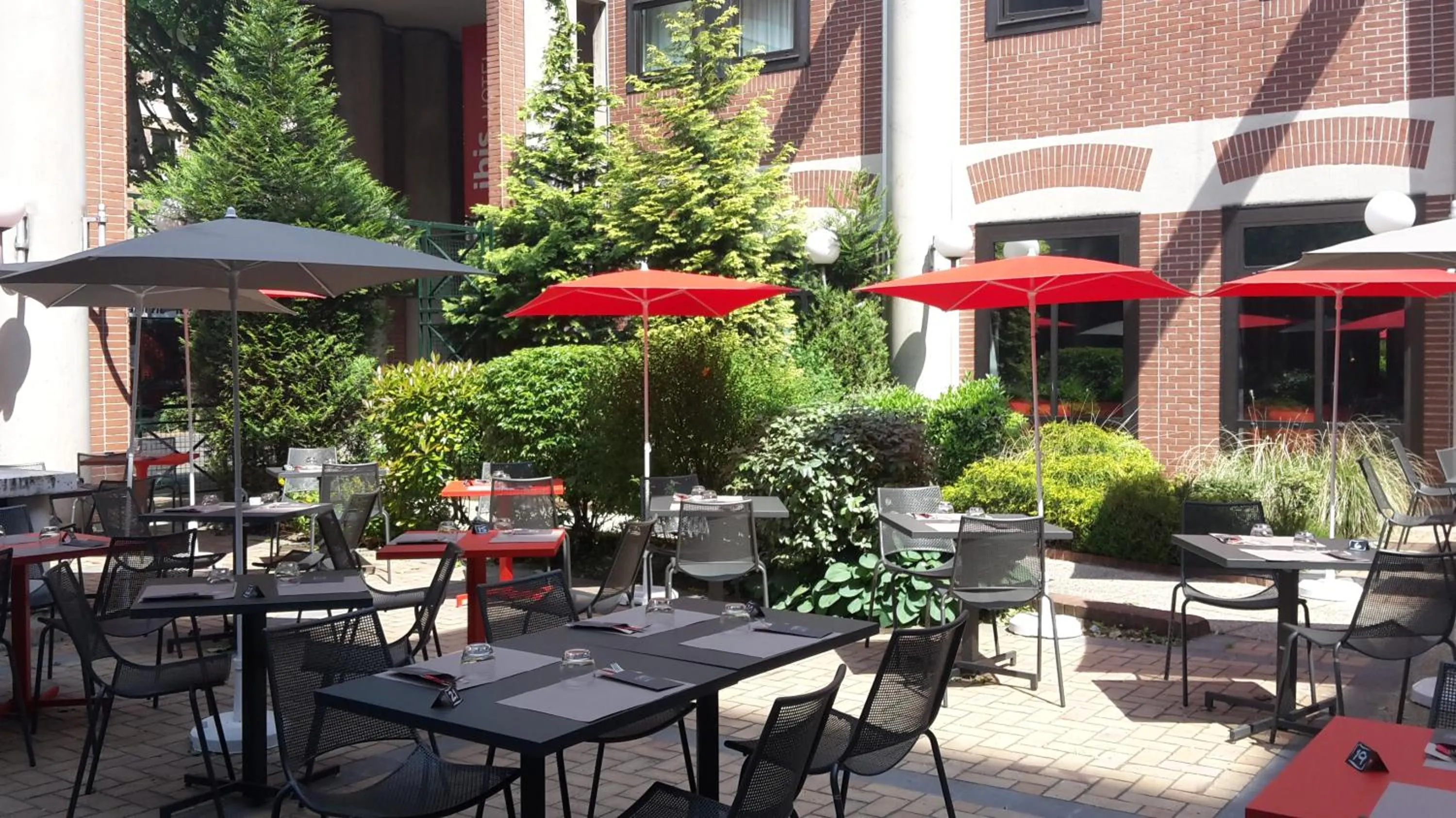 Patio in ibis Lille Centre Gares