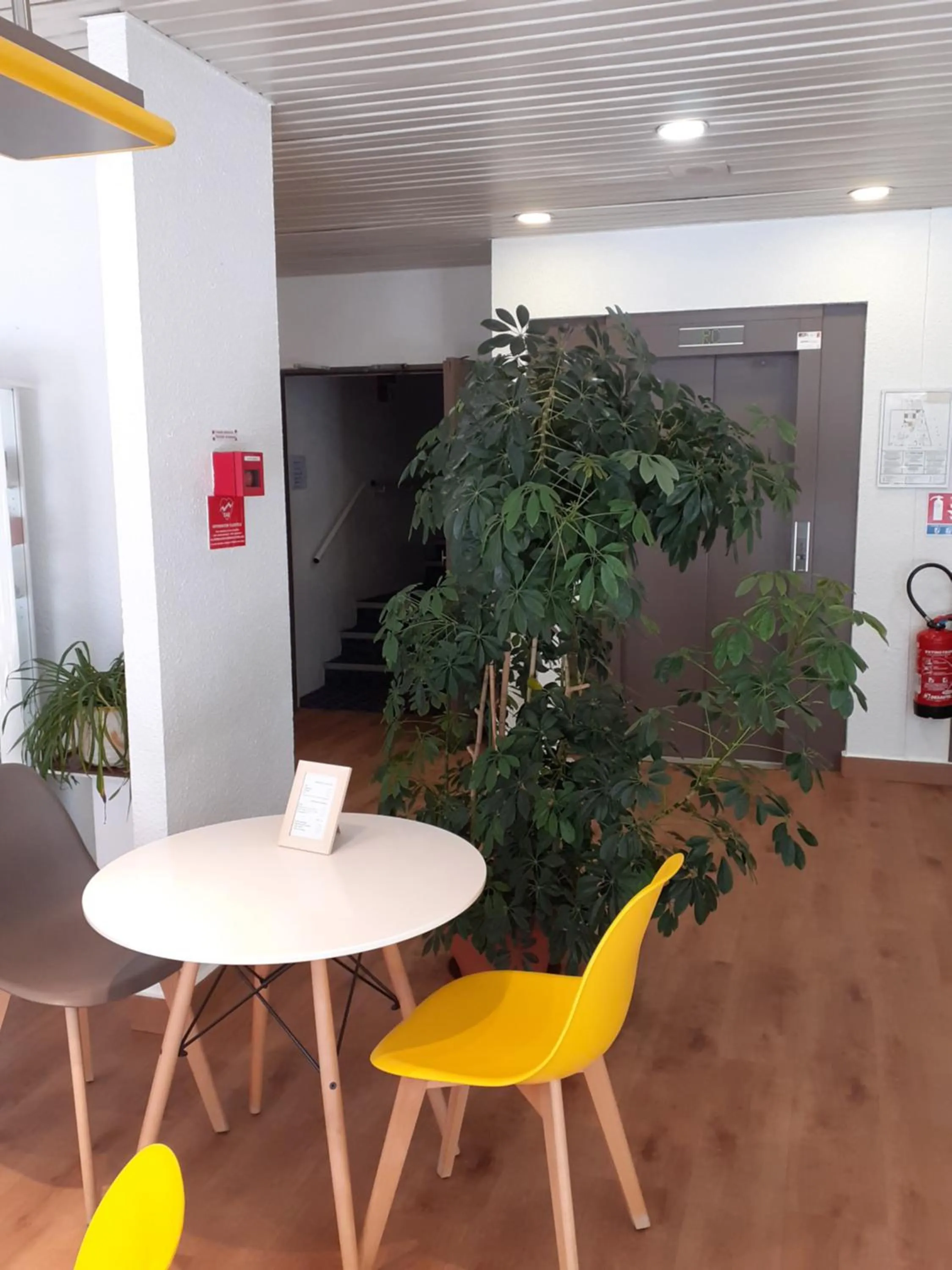 Seating area in EGG HOTEL - HOTEL LES GENS DE MER Dieppe