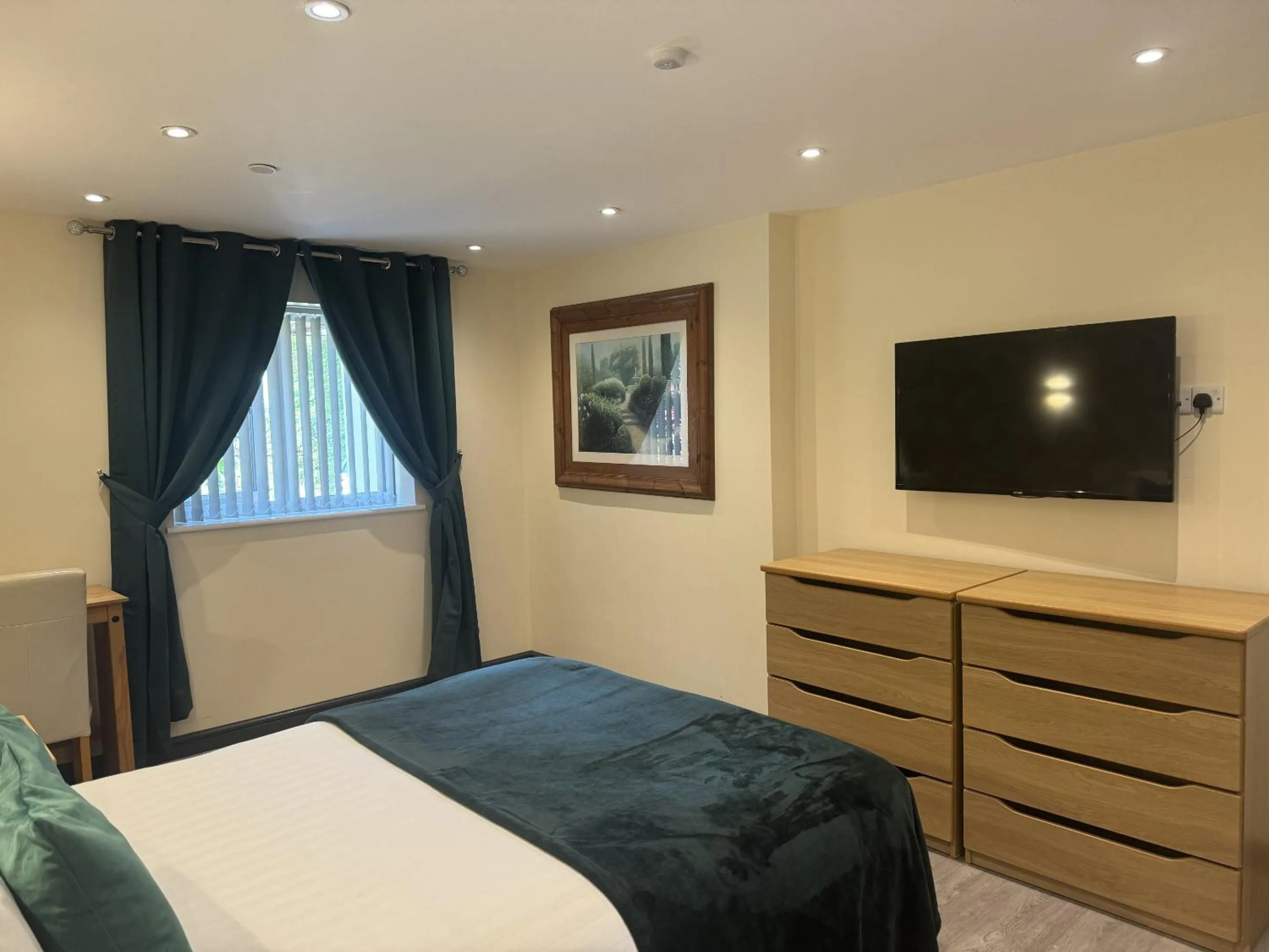 Bedroom, Bed in Barmouth Beach Club