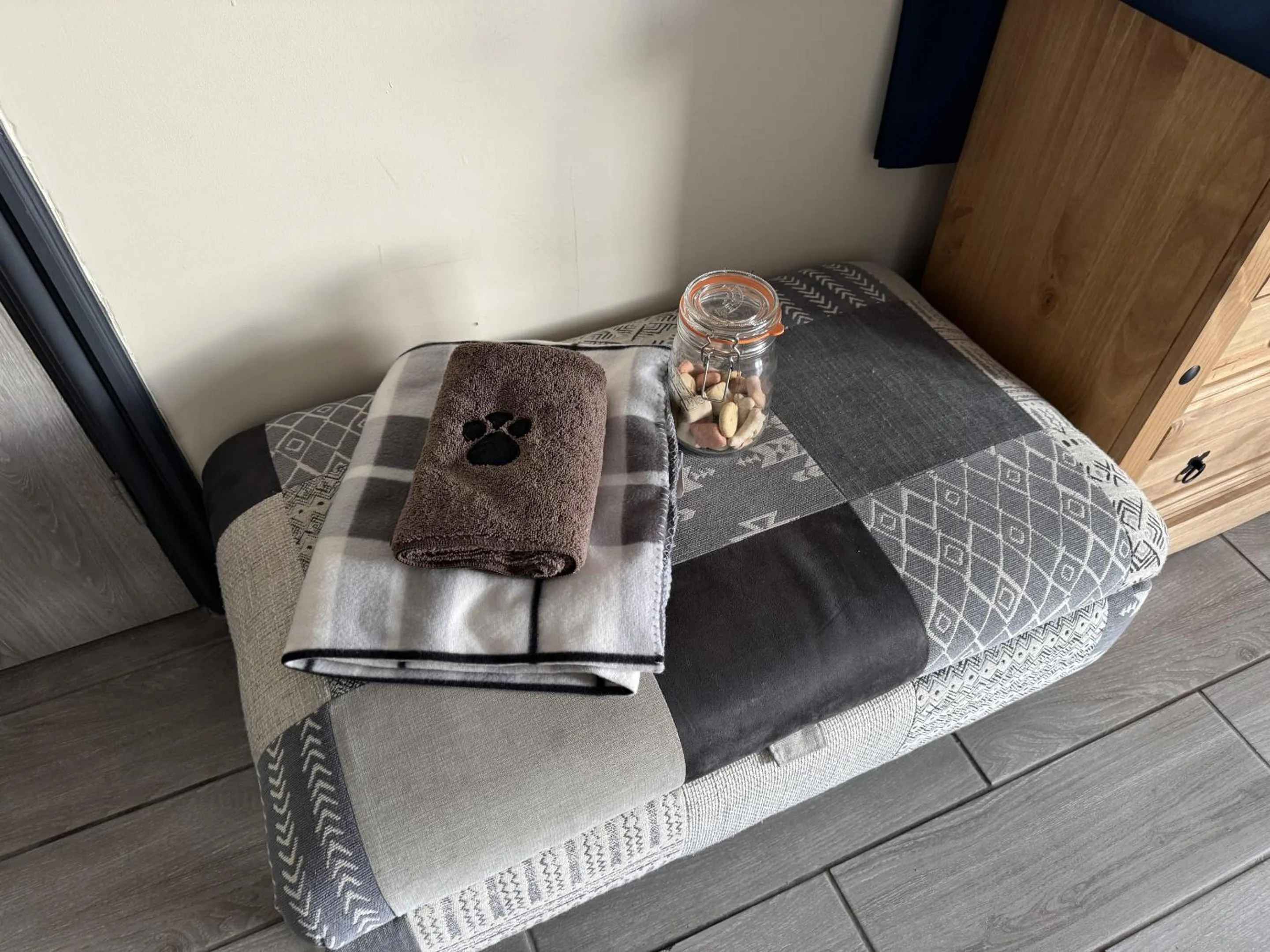 Bedroom, Bed in Barmouth Beach Club