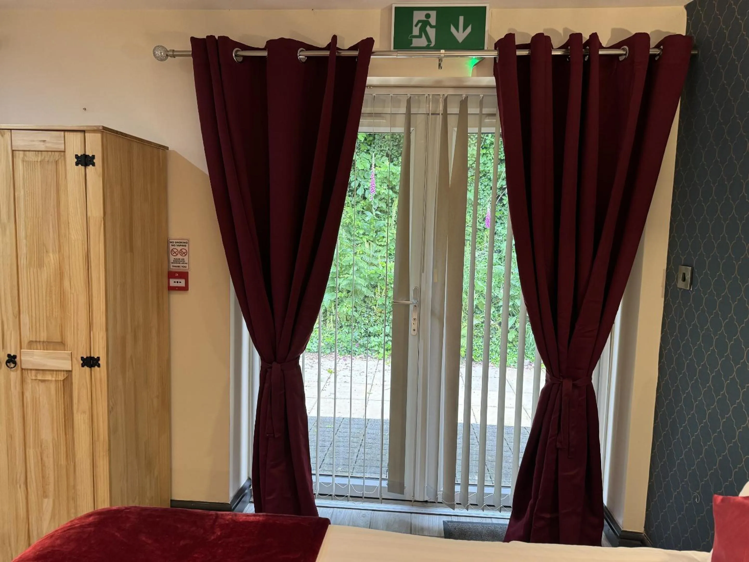 Bedroom, Bed in Barmouth Beach Club