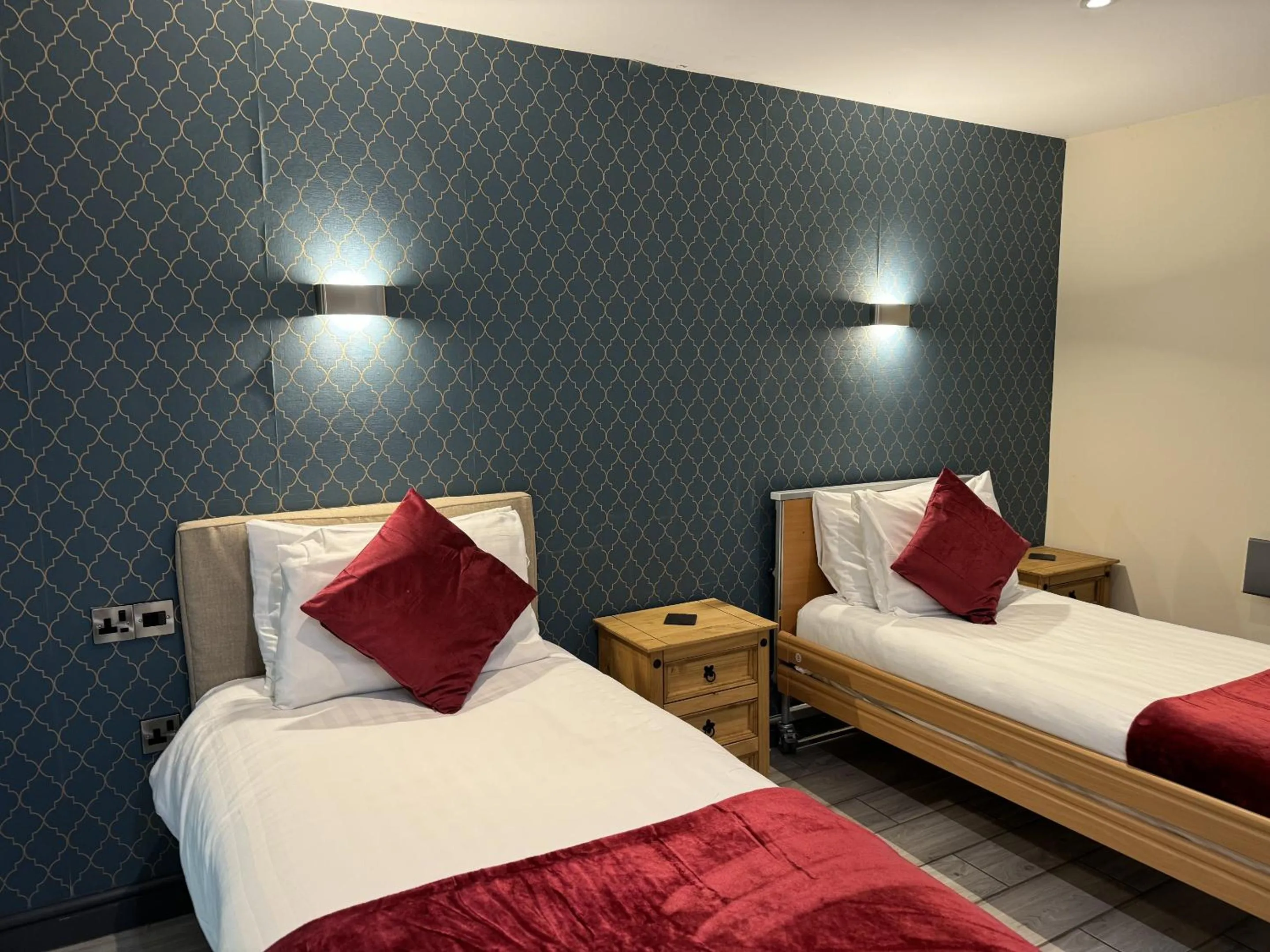 Bedroom, Bed in Barmouth Beach Club