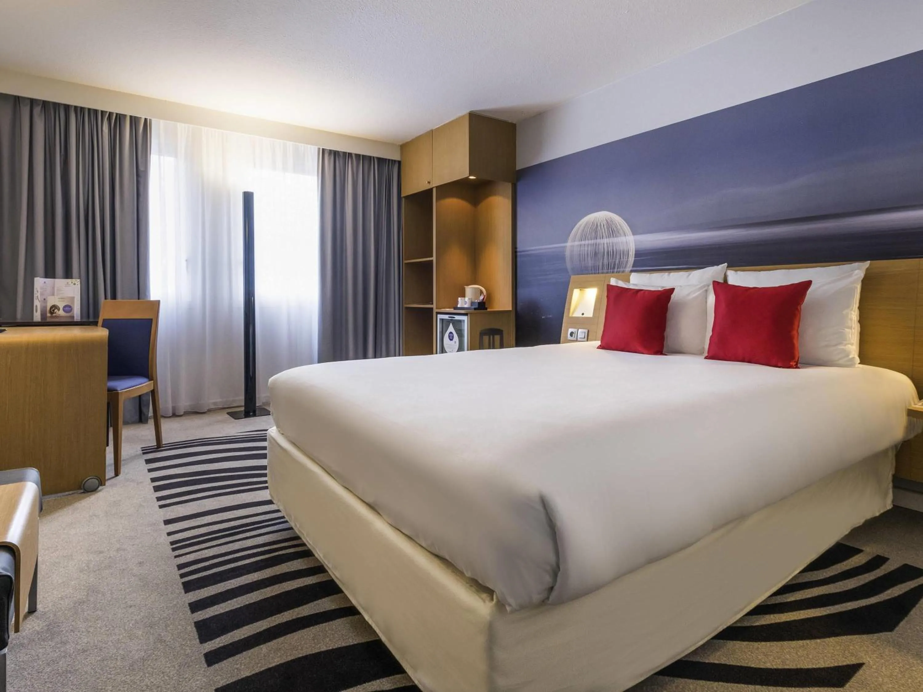 Bedroom, Bed in Novotel Strasbourg Centre Halles