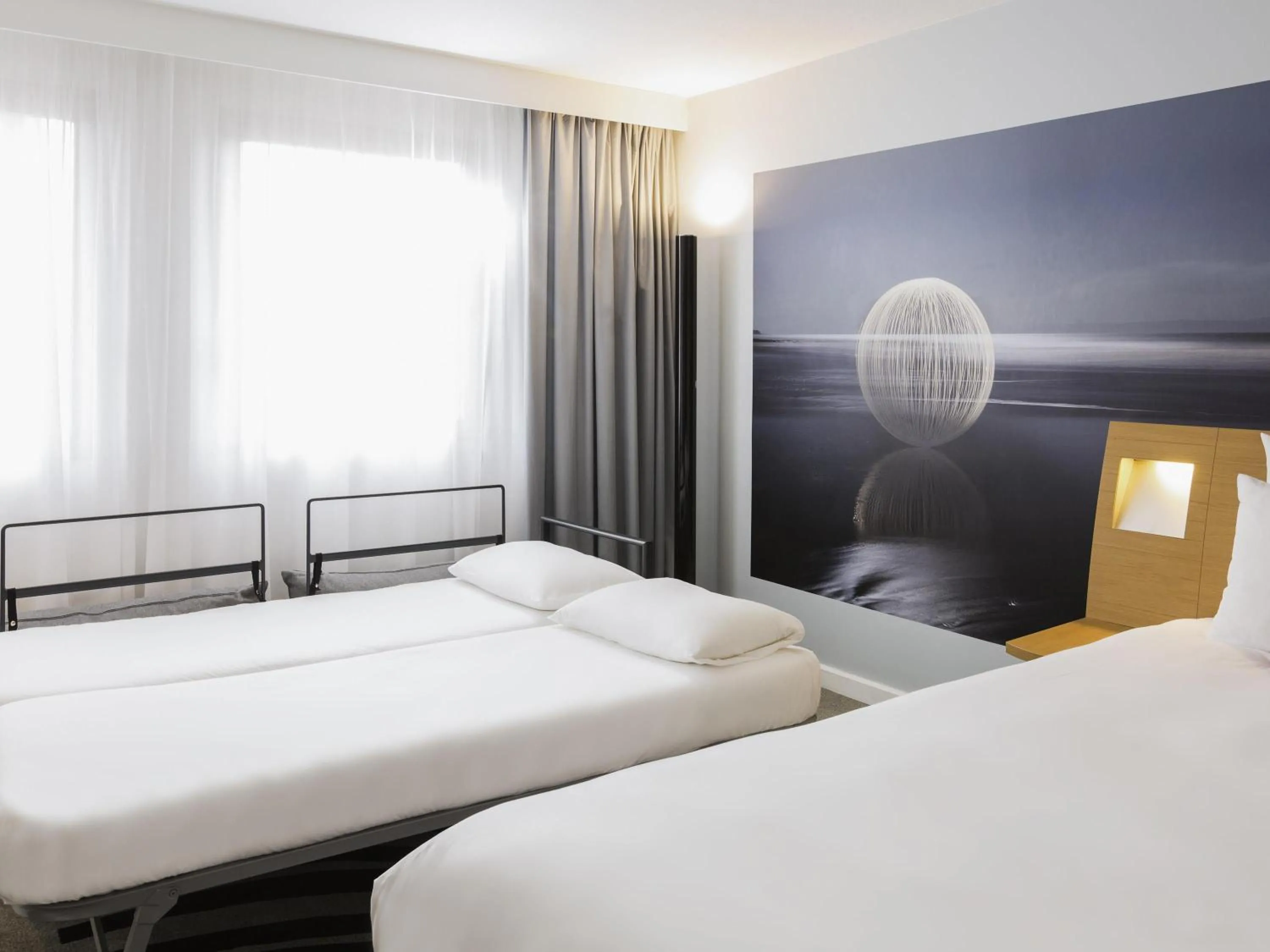 Bedroom, Bed in Novotel Strasbourg Centre Halles