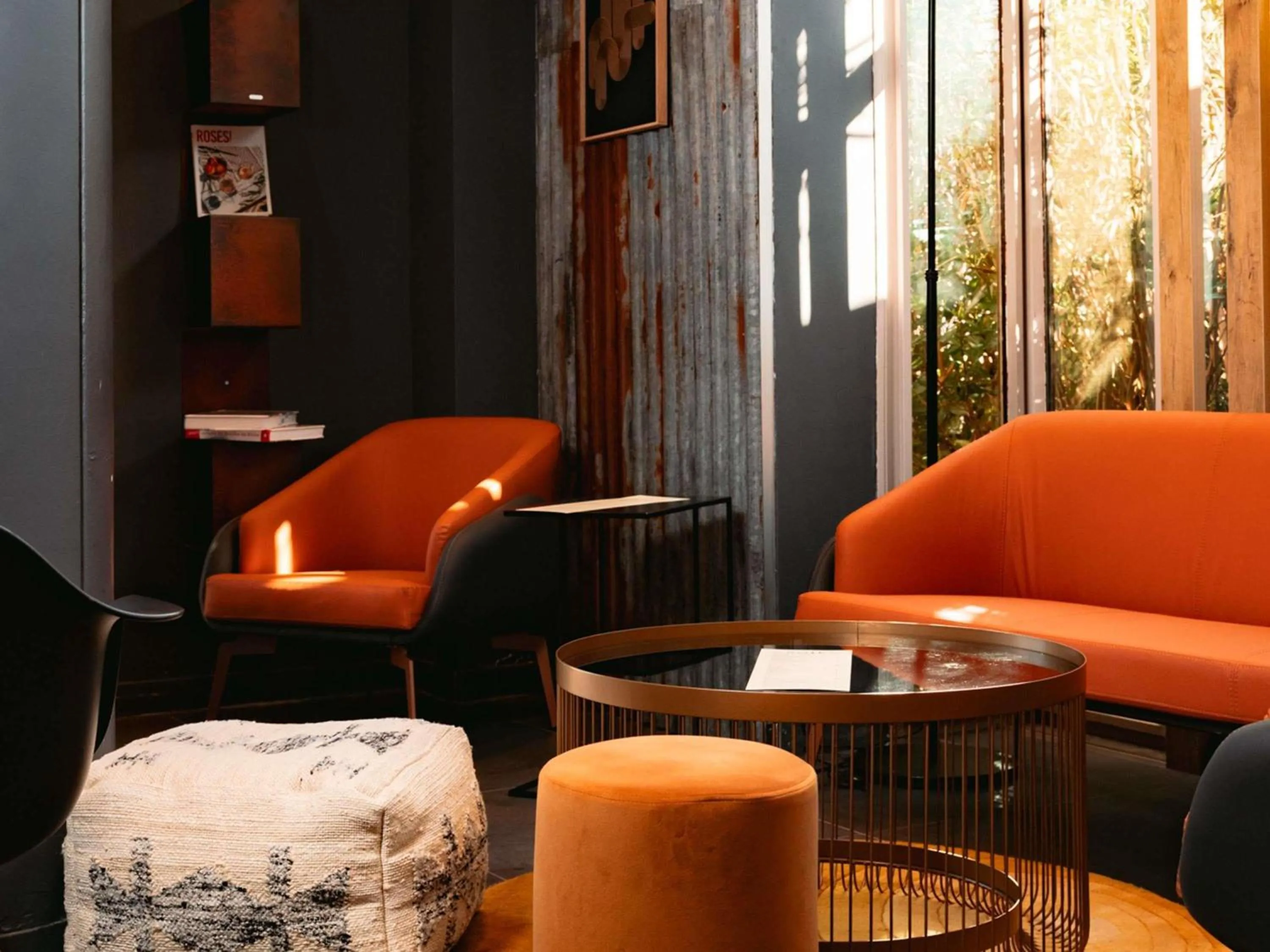 Lounge or bar in ibis Marseille Provence Aéroport