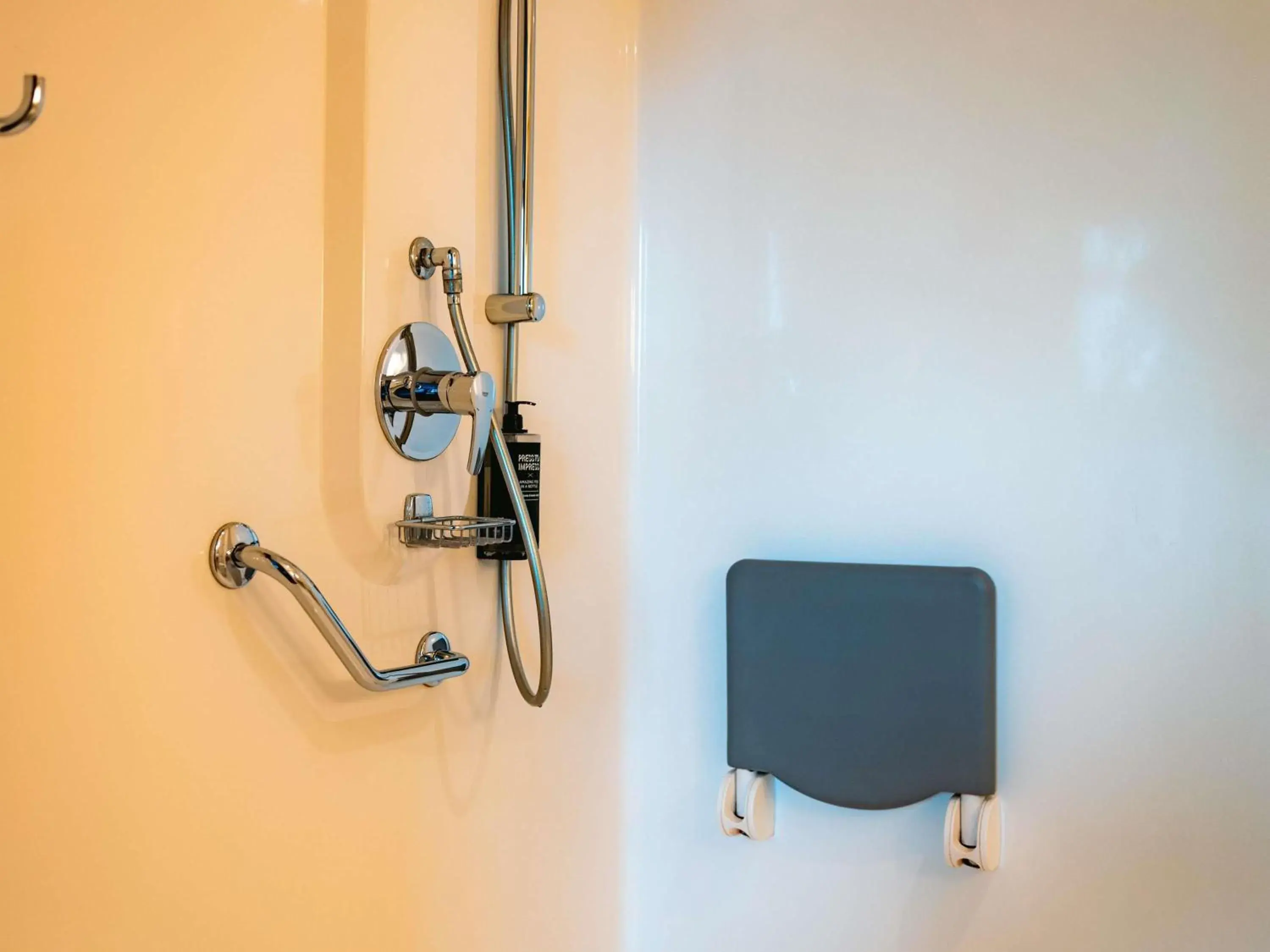 Bedroom in ibis Marseille Provence Aéroport Bedroom in ibis Marseille Provence Aéroport