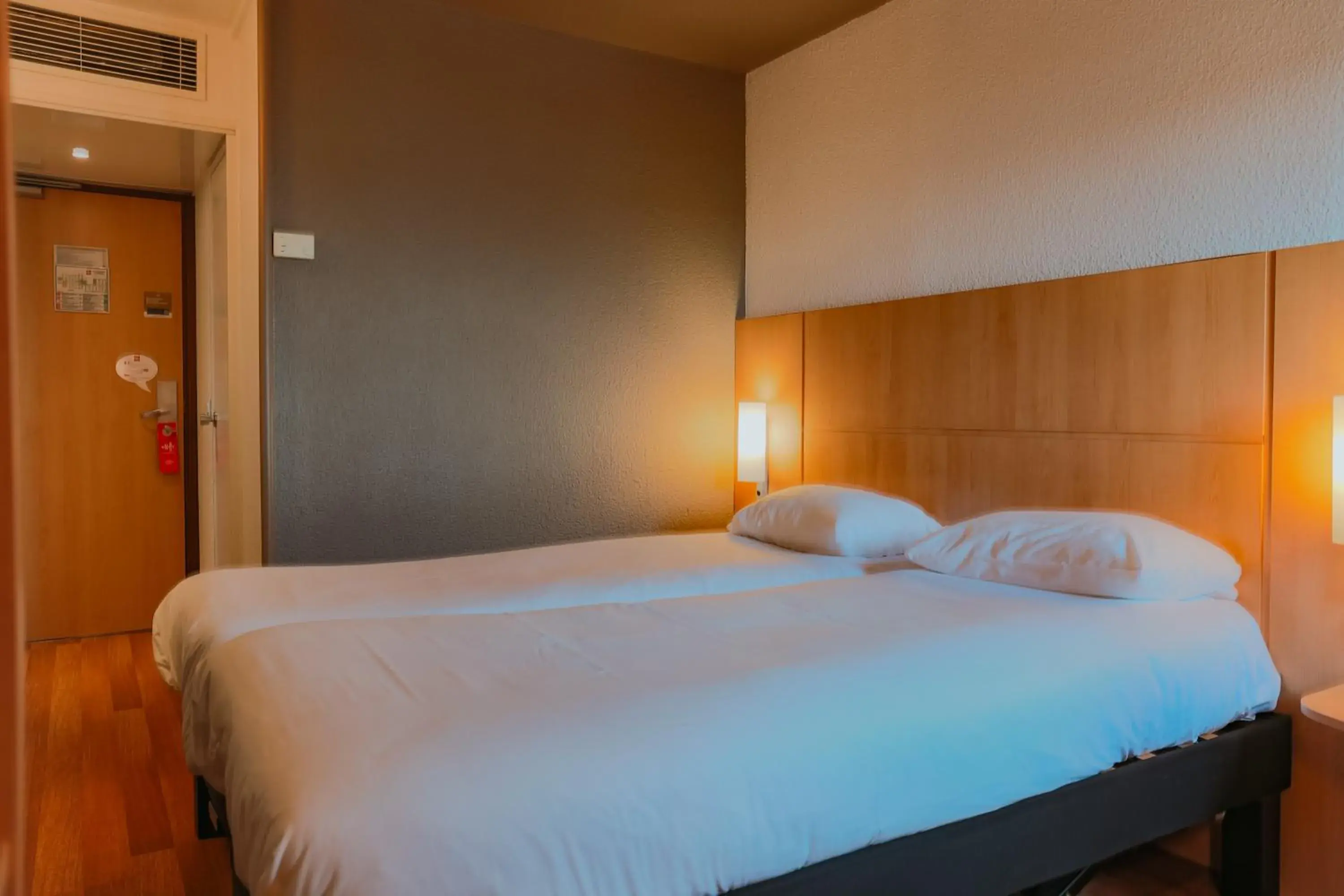 Bed in ibis Marseille Provence Aéroport Bed in ibis Marseille Provence Aéroport