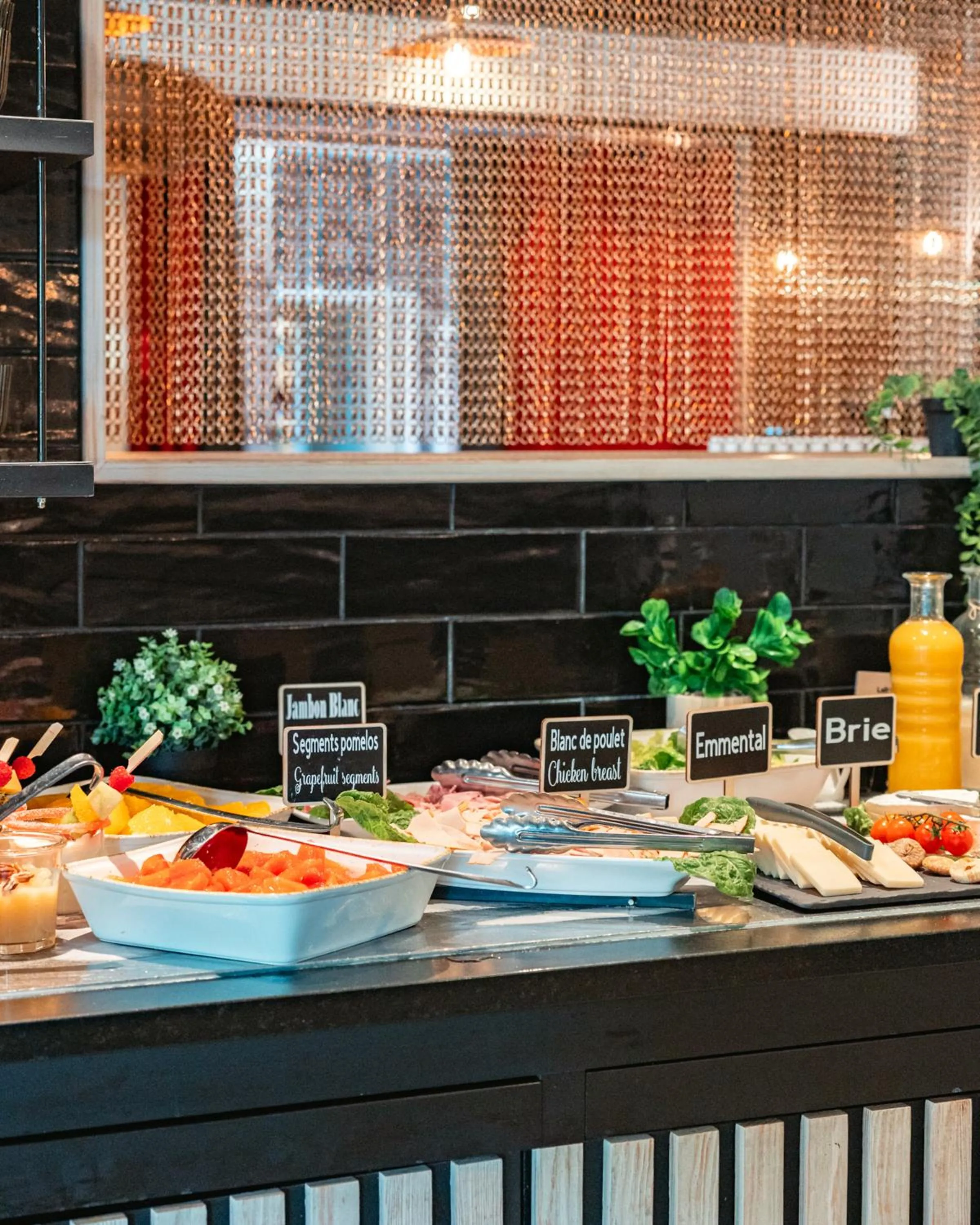 Food and drinks in ibis Marseille Provence Aéroport