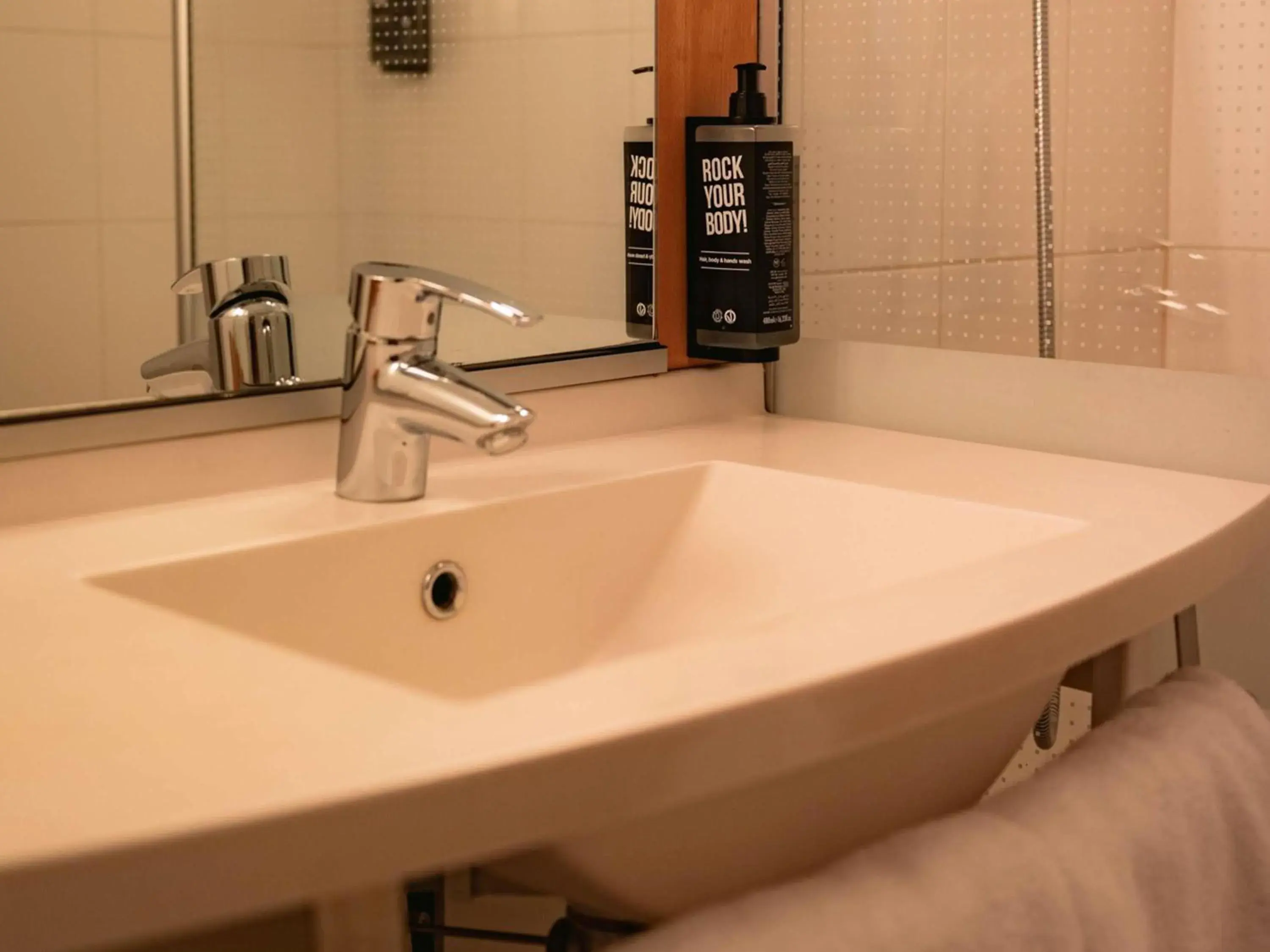 Bedroom in ibis Marseille Provence Aéroport Bedroom in ibis Marseille Provence Aéroport