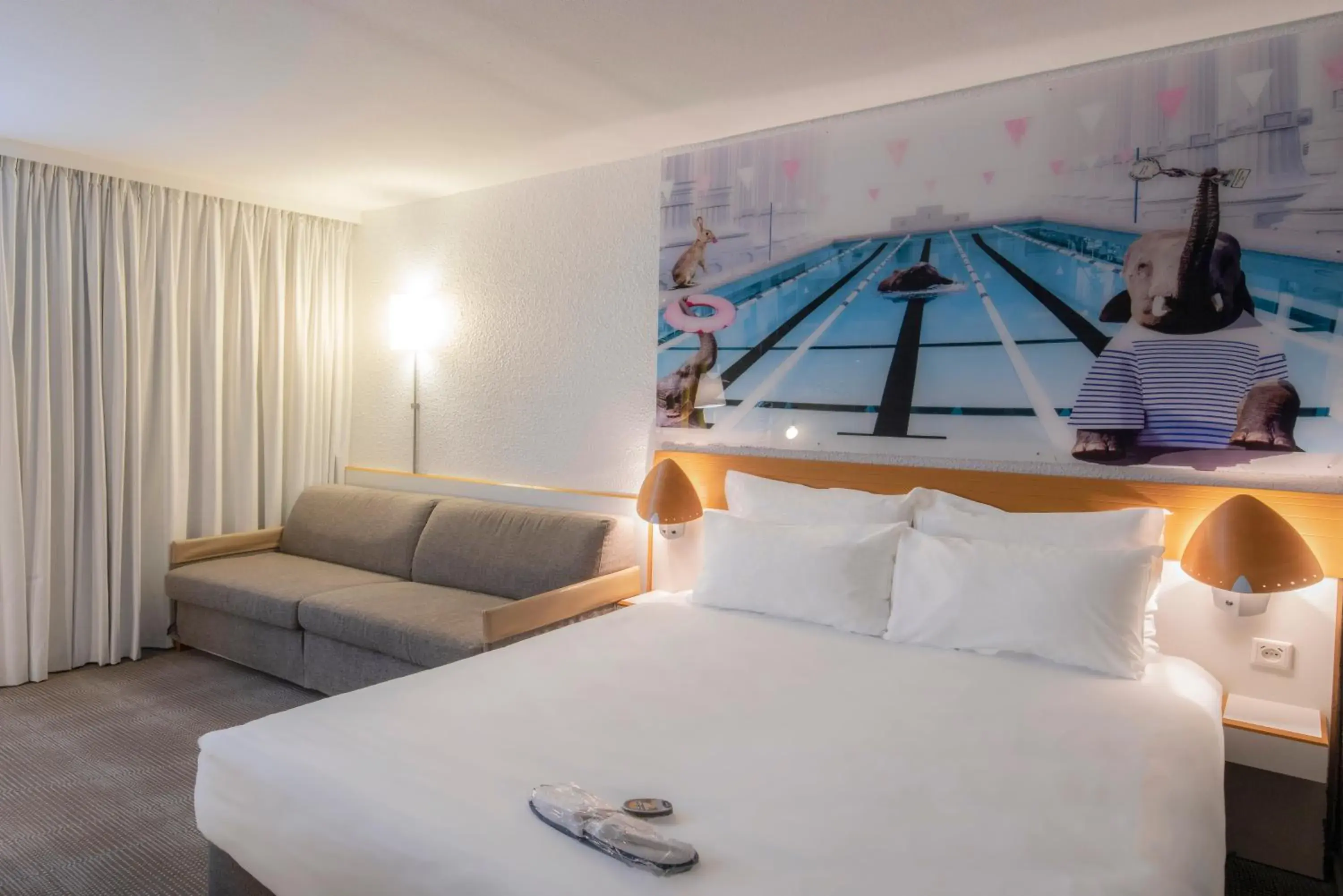 Classic Double Room with Sofa in Novotel Dijon Sud Classic Double Room with Sofa in Novotel Dijon Sud