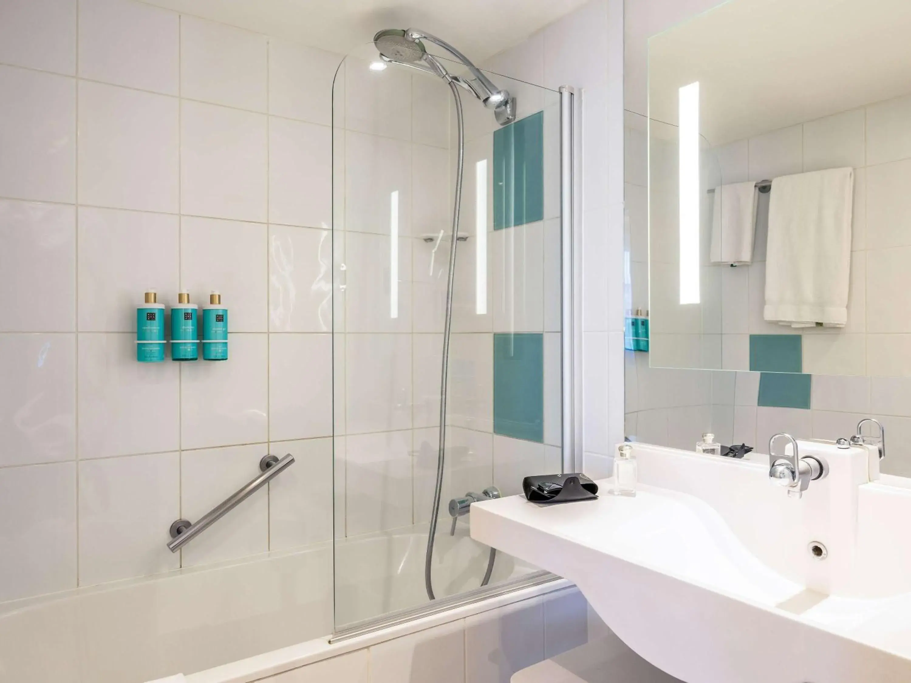Bathroom in Novotel Dijon Sud Bathroom in Novotel Dijon Sud