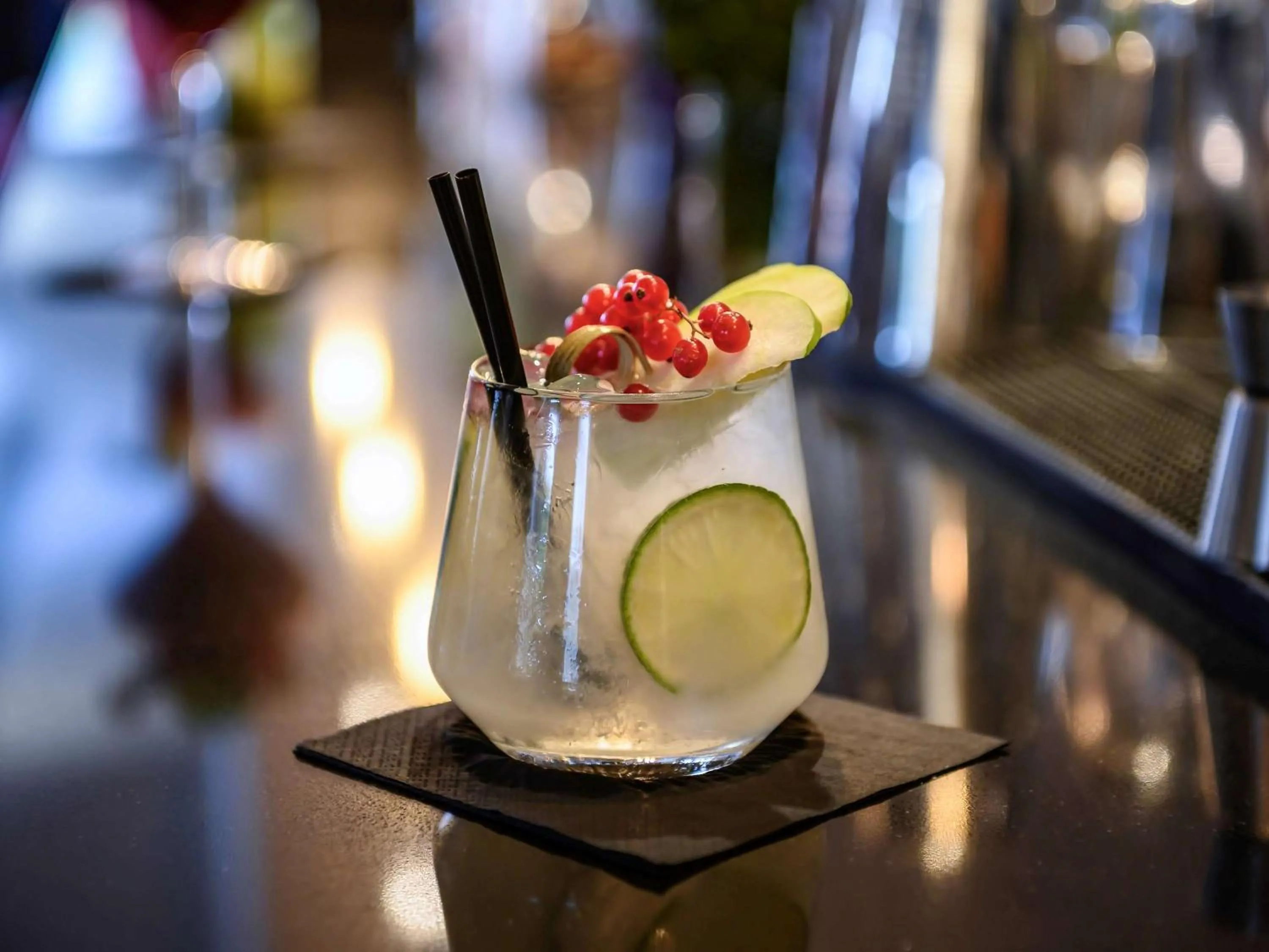 Lounge or bar in Novotel Dijon Sud