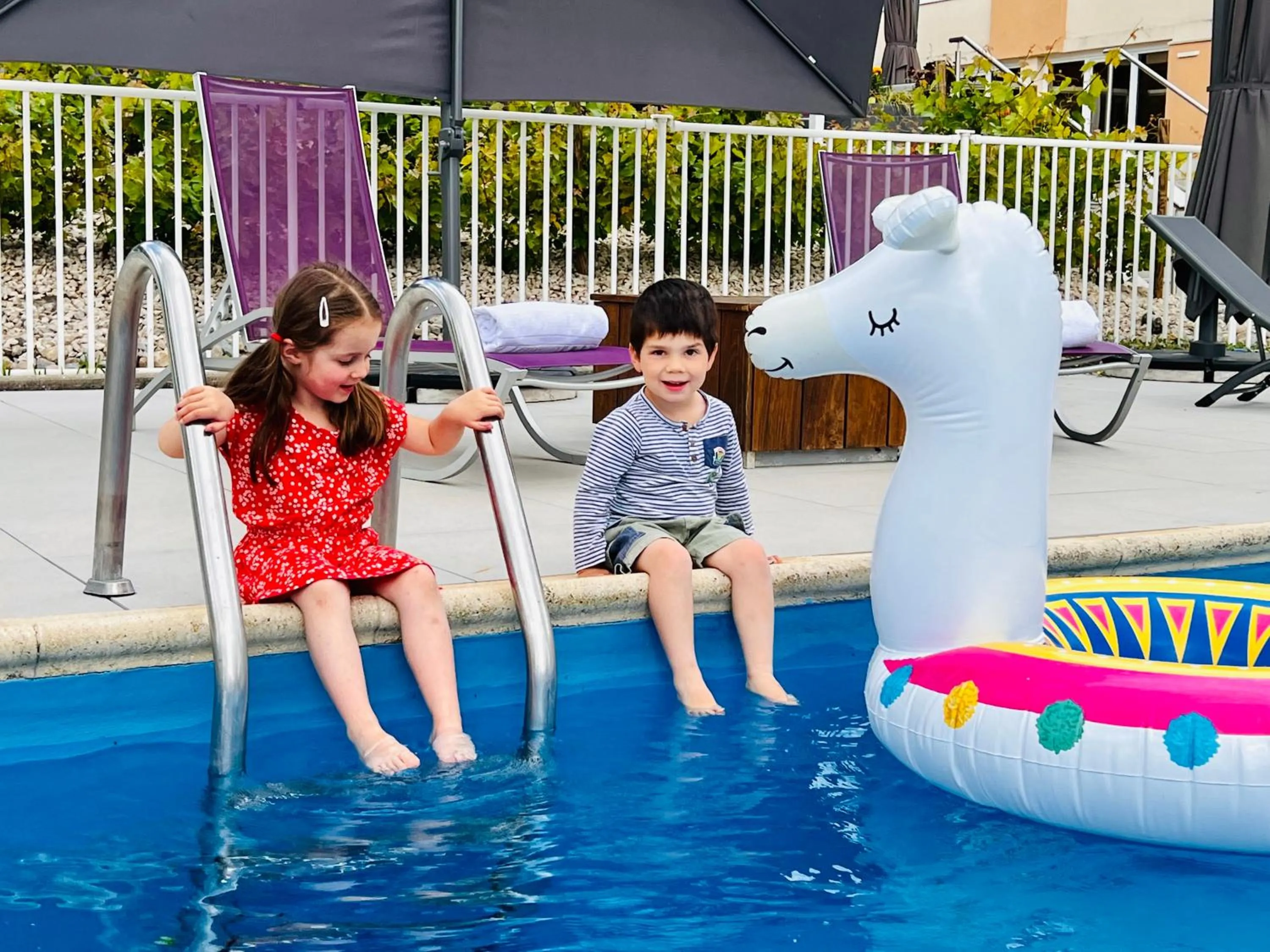 Swimming pool in Novotel Dijon Sud