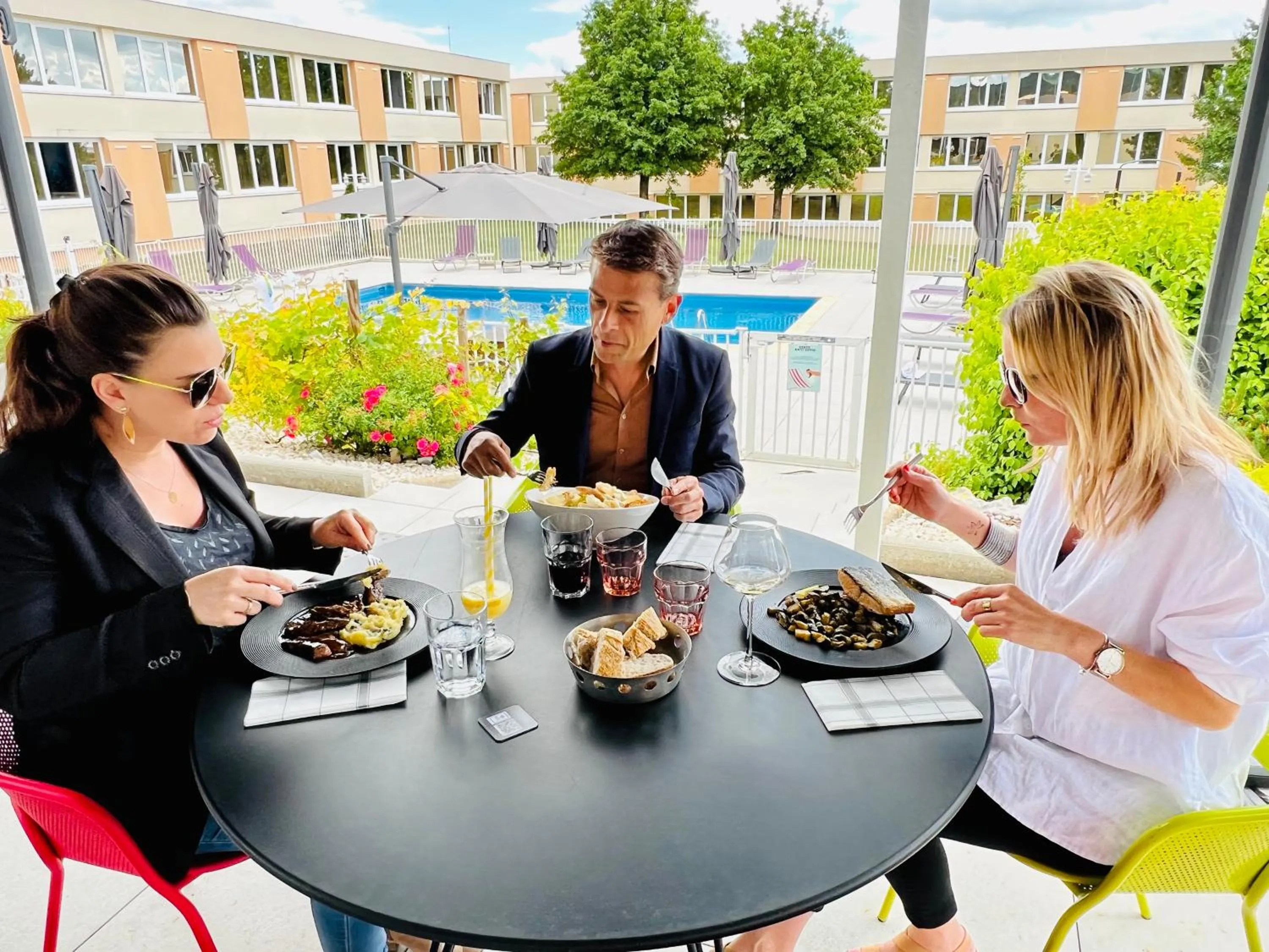 Restaurant/places to eat in Novotel Dijon Sud