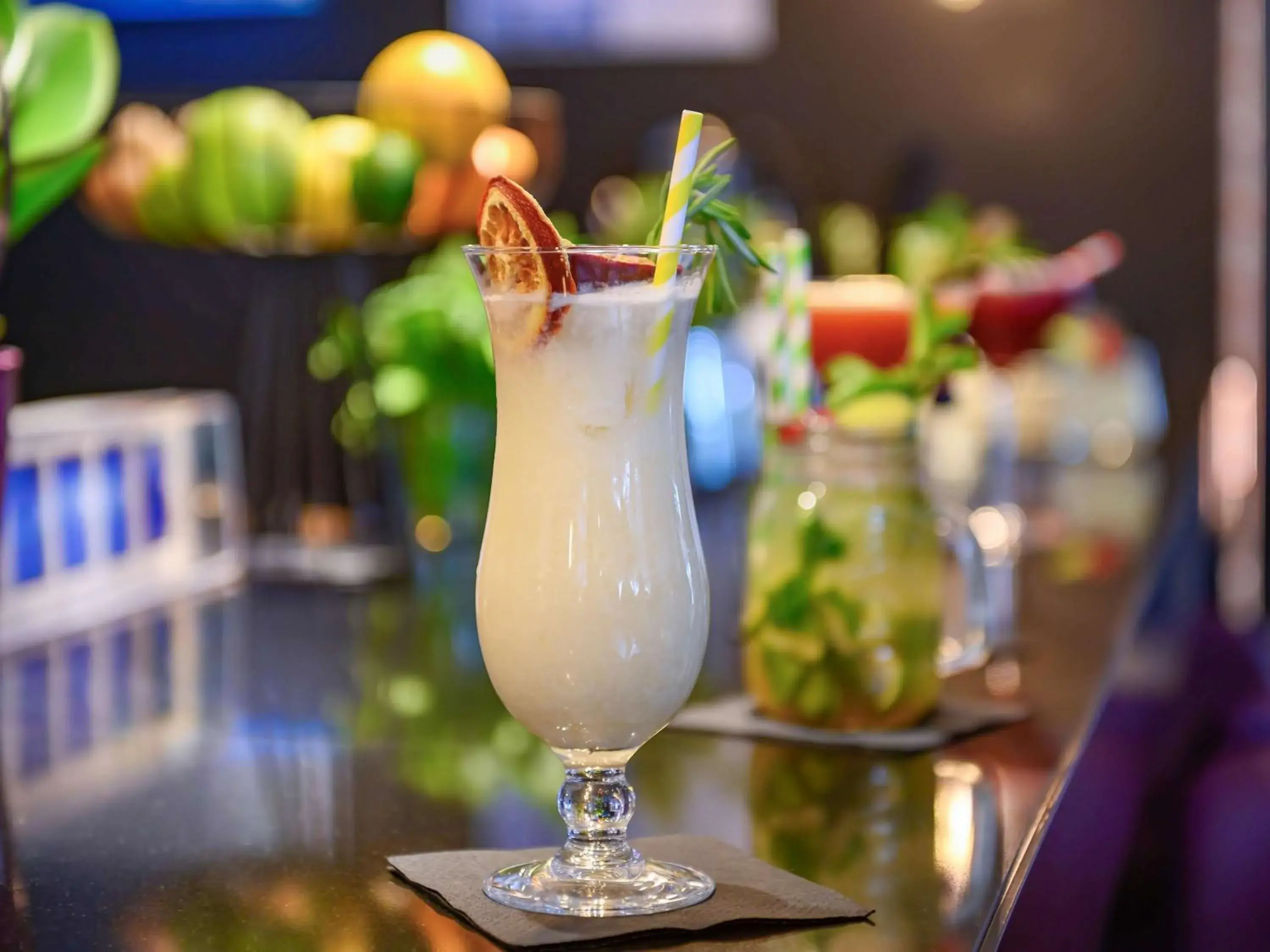 Lounge or bar in Novotel Dijon Sud Lounge or bar in Novotel Dijon Sud