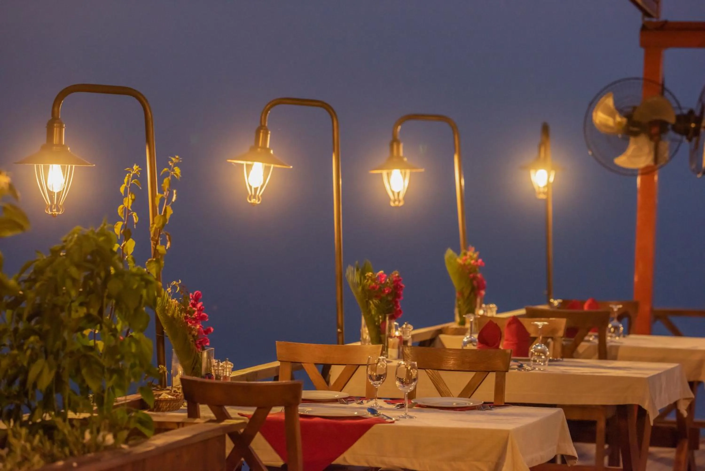 Restaurant/places to eat in Lissiya Hotel