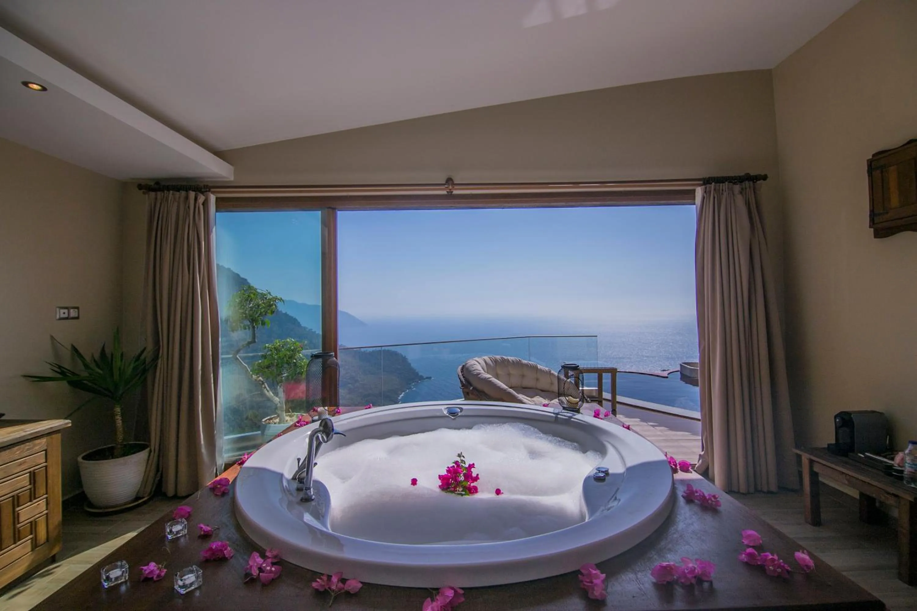 Hot Tub in Lissiya Hotel