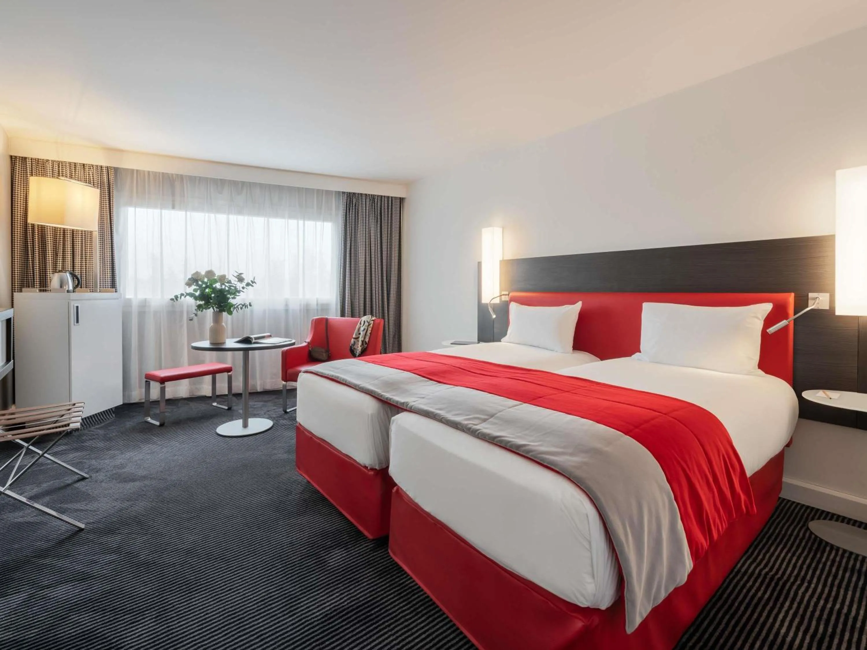 Bedroom, Bed in Mercure Paris CDG Airport & Convention
