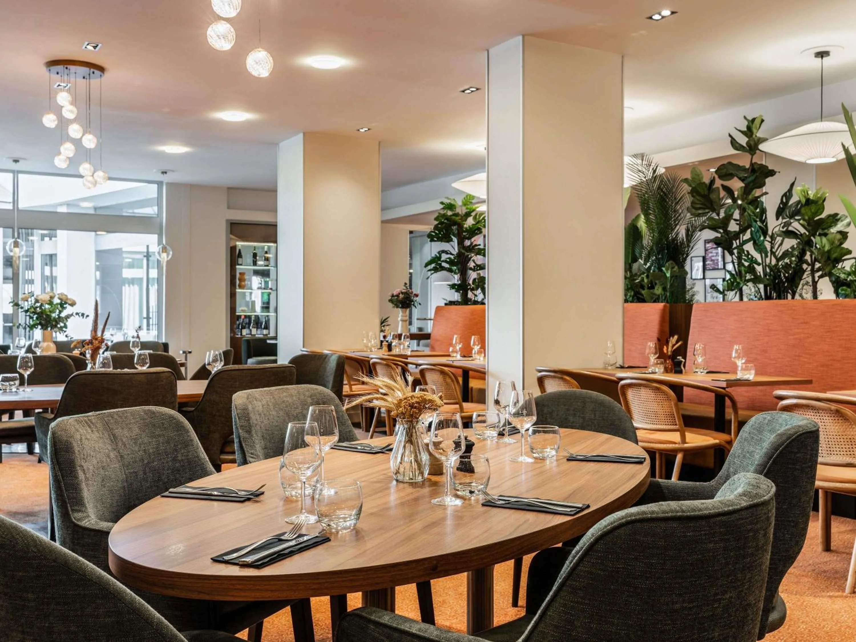 Restaurant/places to eat in Mercure Paris CDG Airport & Convention