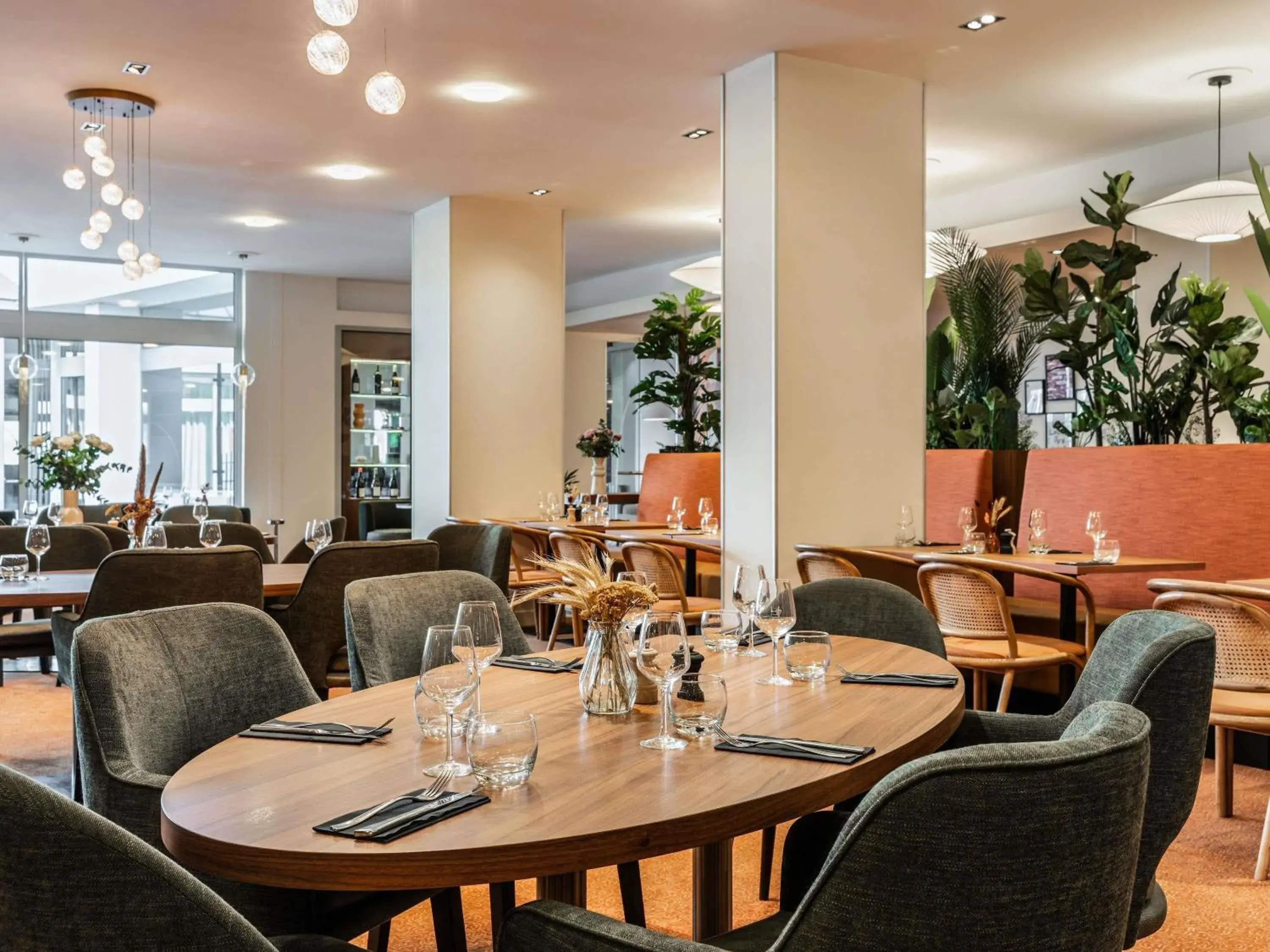 Restaurant/places to eat in Mercure Paris CDG Airport & Convention Restaurant/places to eat in Mercure Paris CDG Airport & Convention