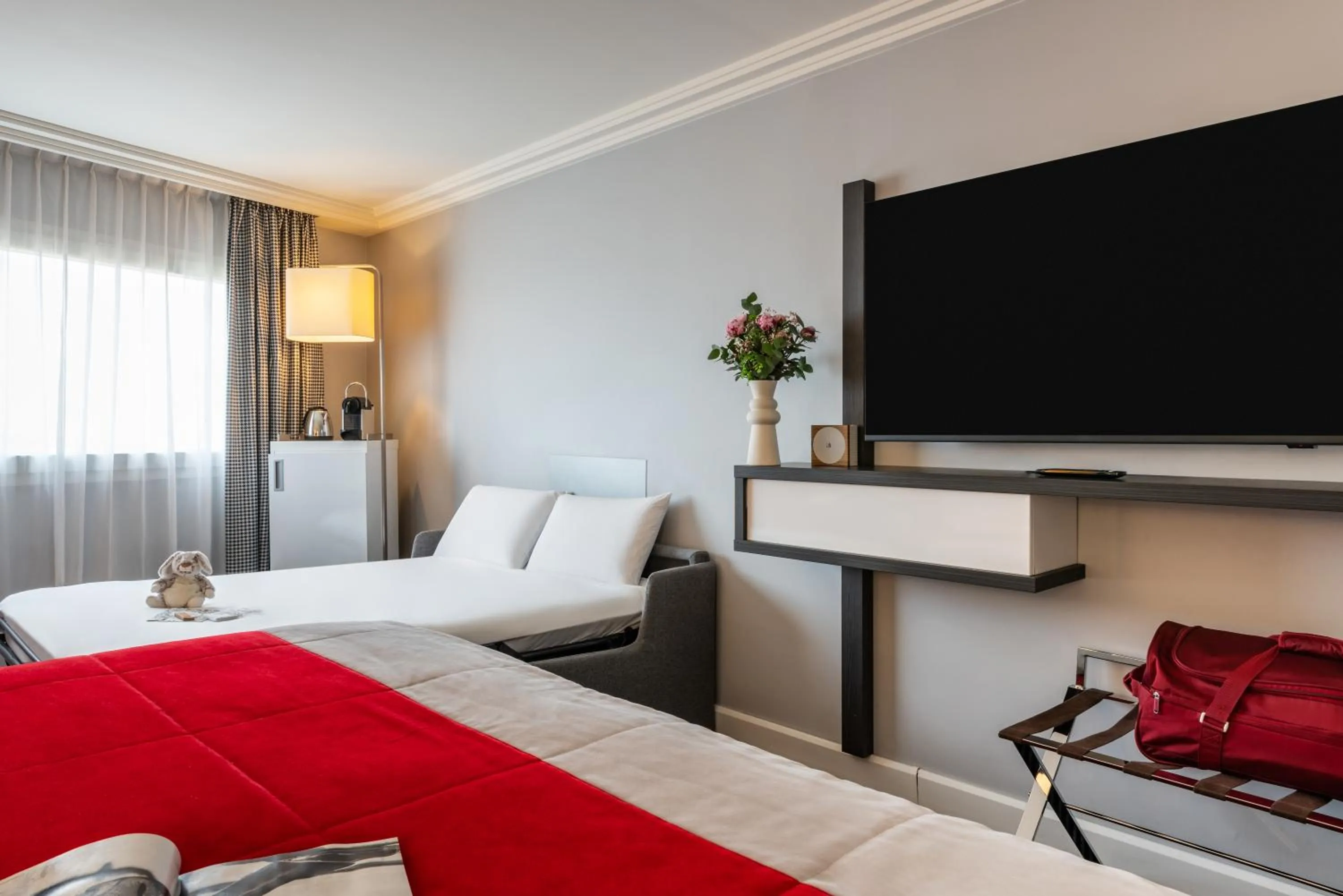 Bed in Mercure Paris CDG Airport & Convention