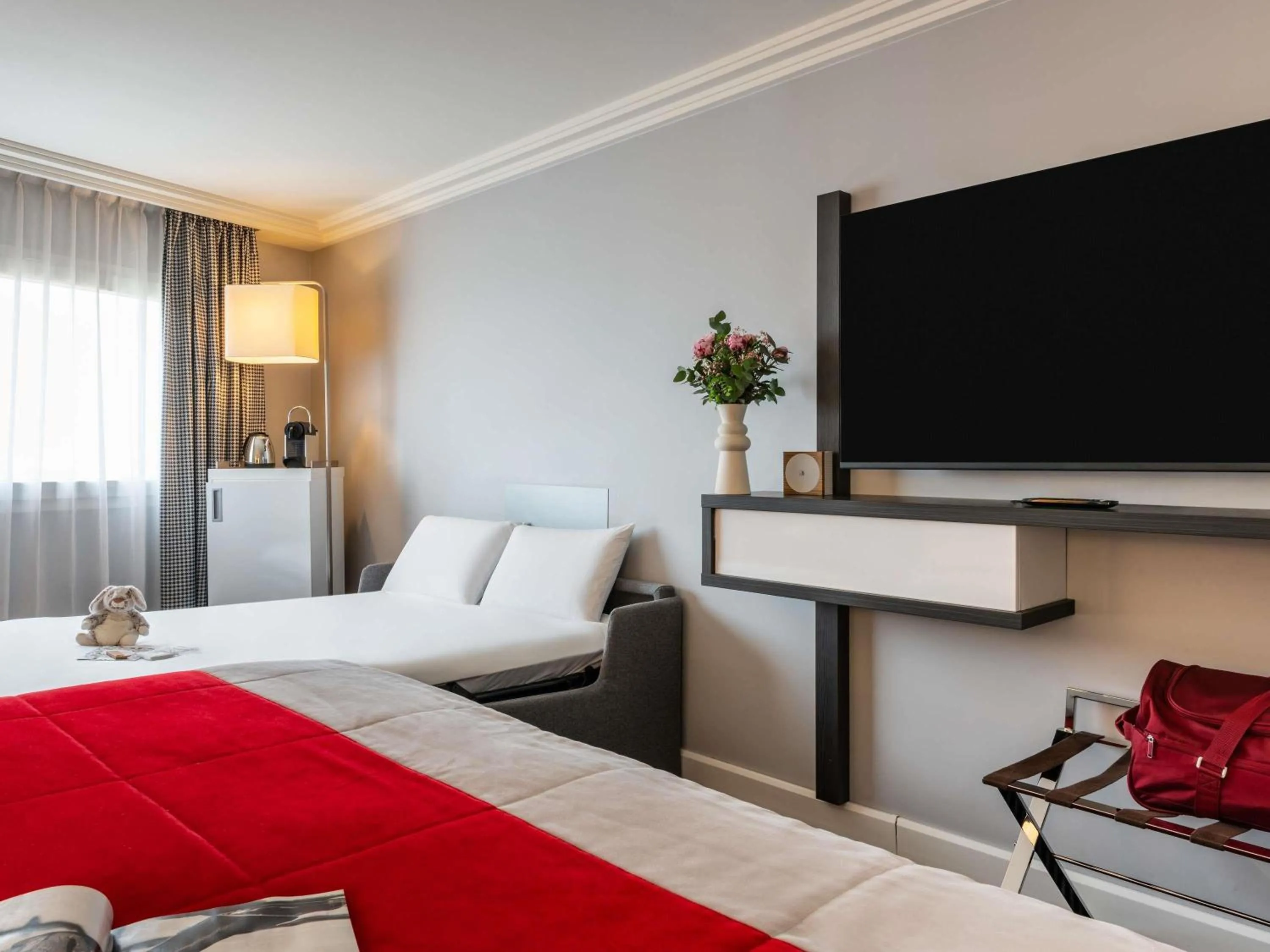 Bedroom, Bed in Mercure Paris CDG Airport & Convention