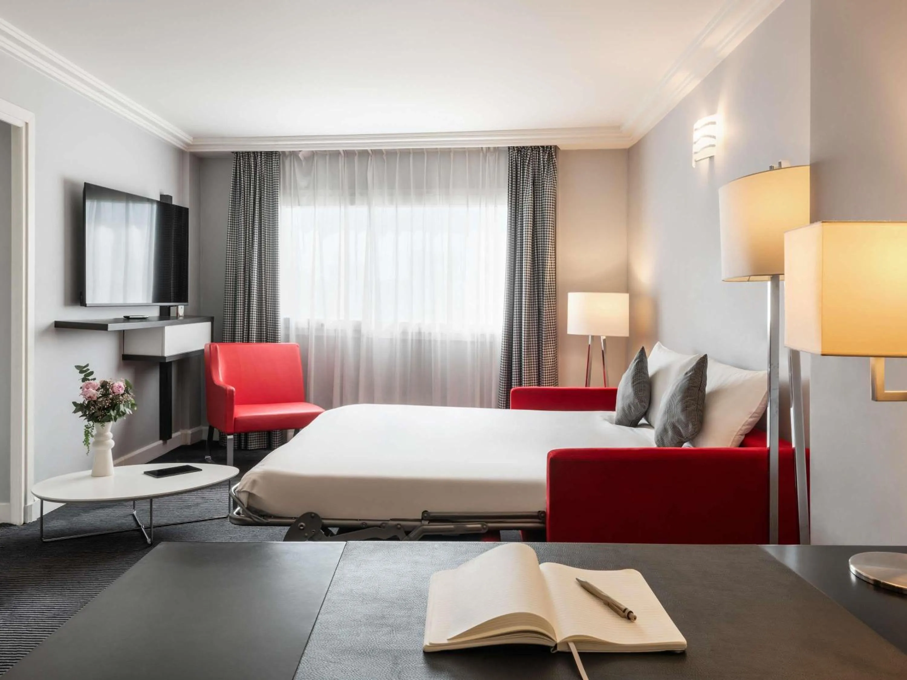 Bedroom, Bed in Mercure Paris CDG Airport & Convention