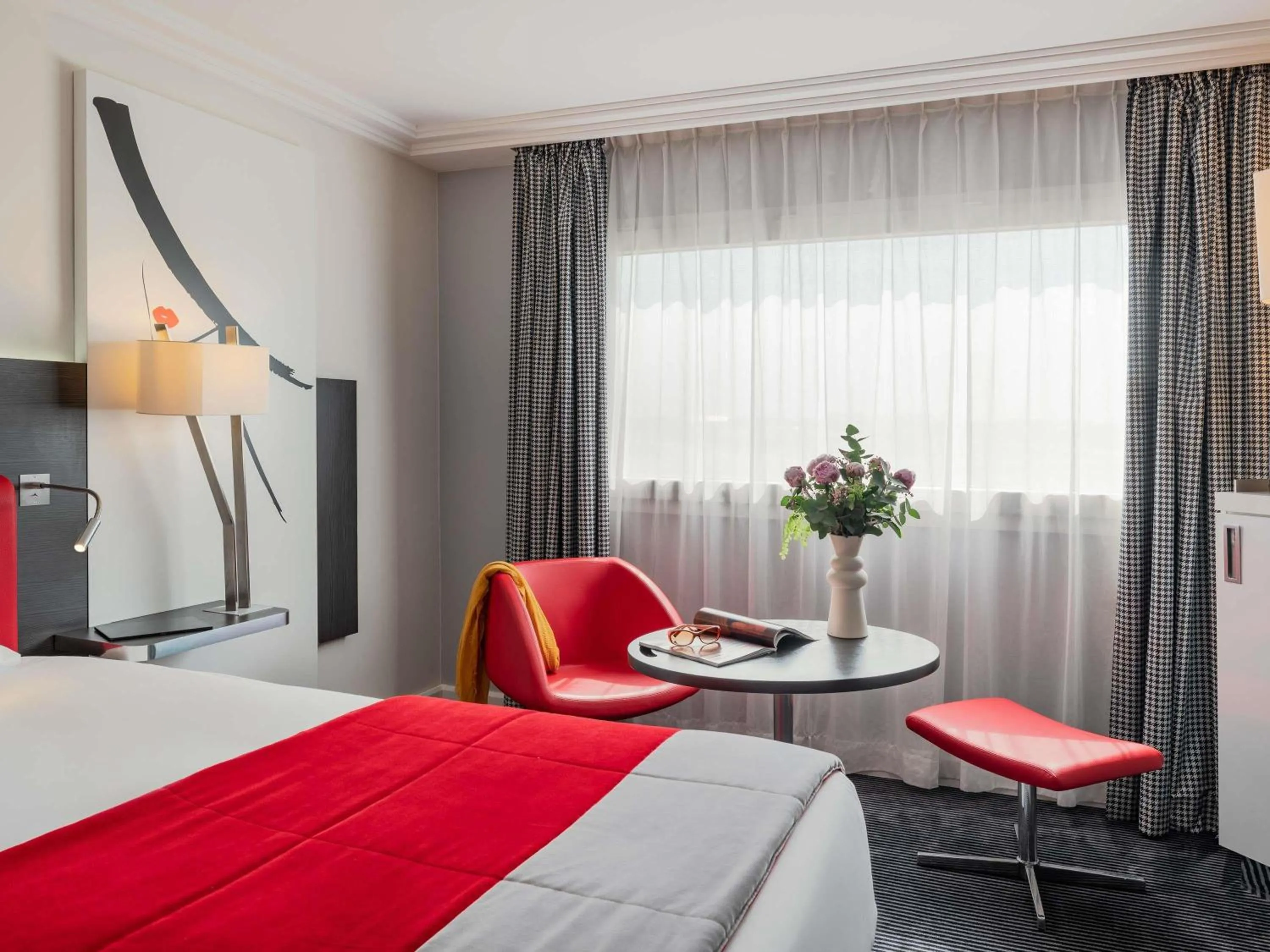 Bed in Mercure Paris CDG Airport & Convention