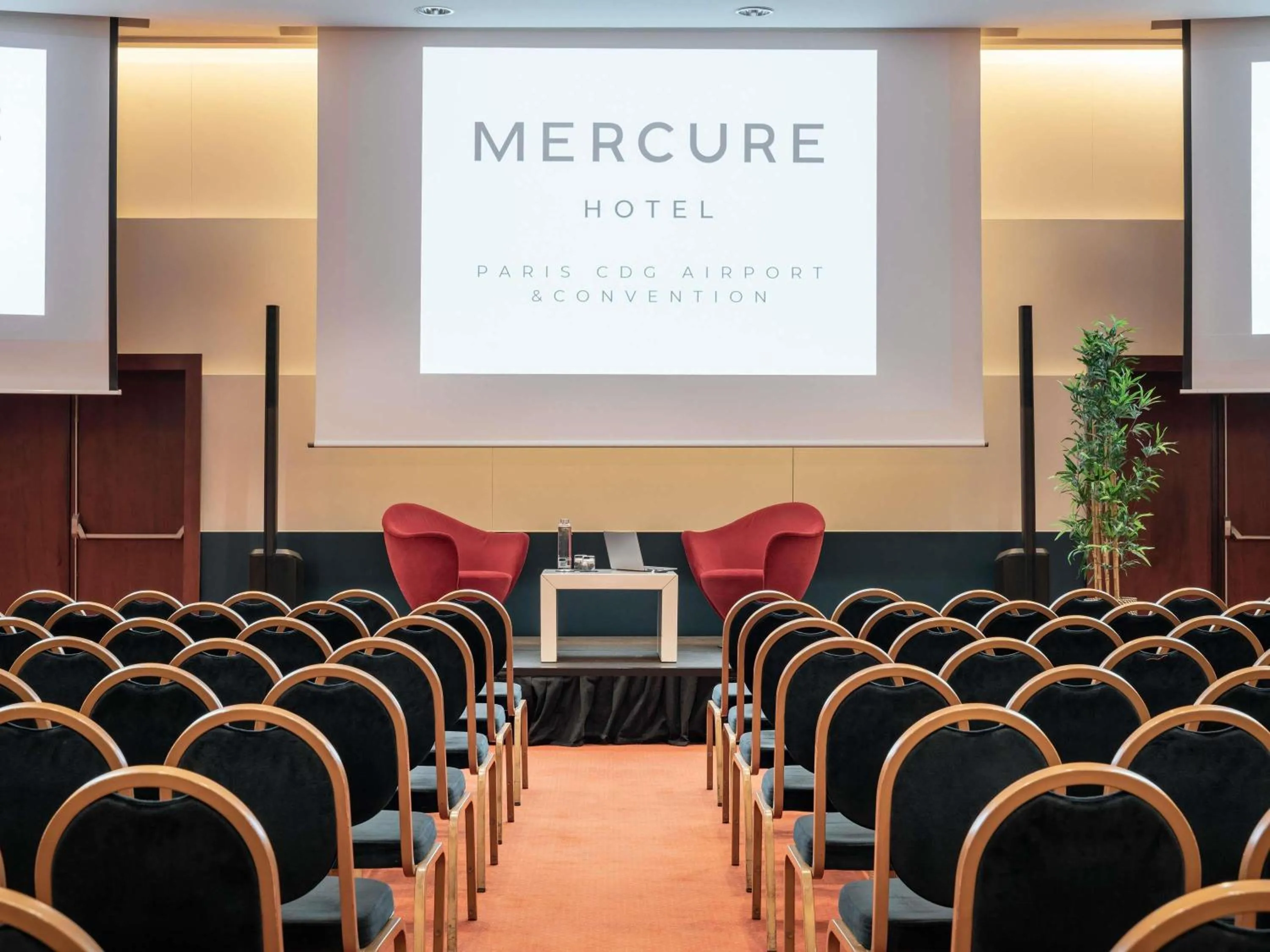 Property building in Mercure Paris CDG Airport & Convention