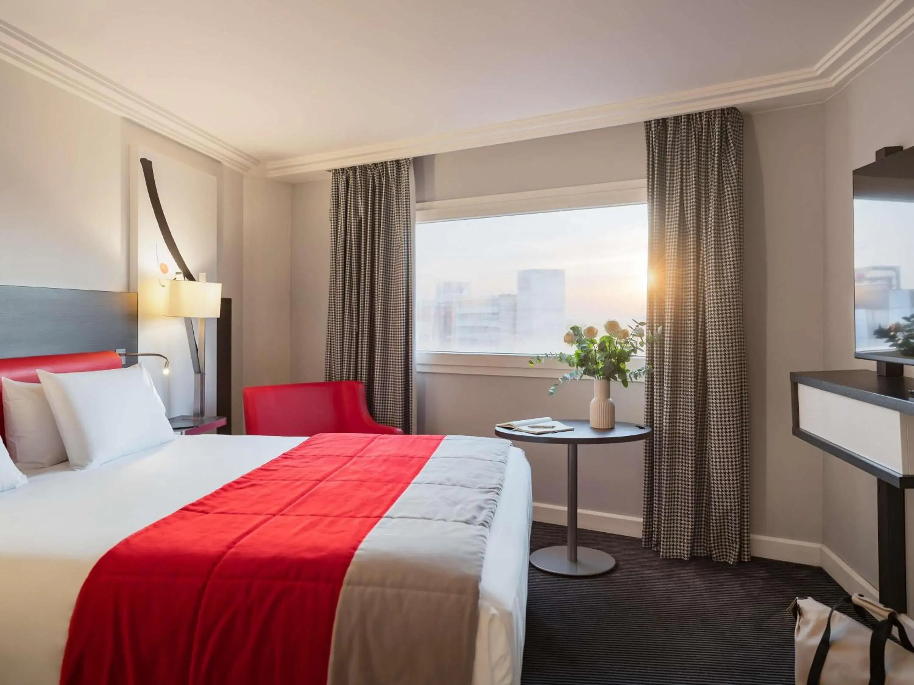 Bed in Mercure Paris CDG Airport & Convention Bed in Mercure Paris CDG Airport & Convention