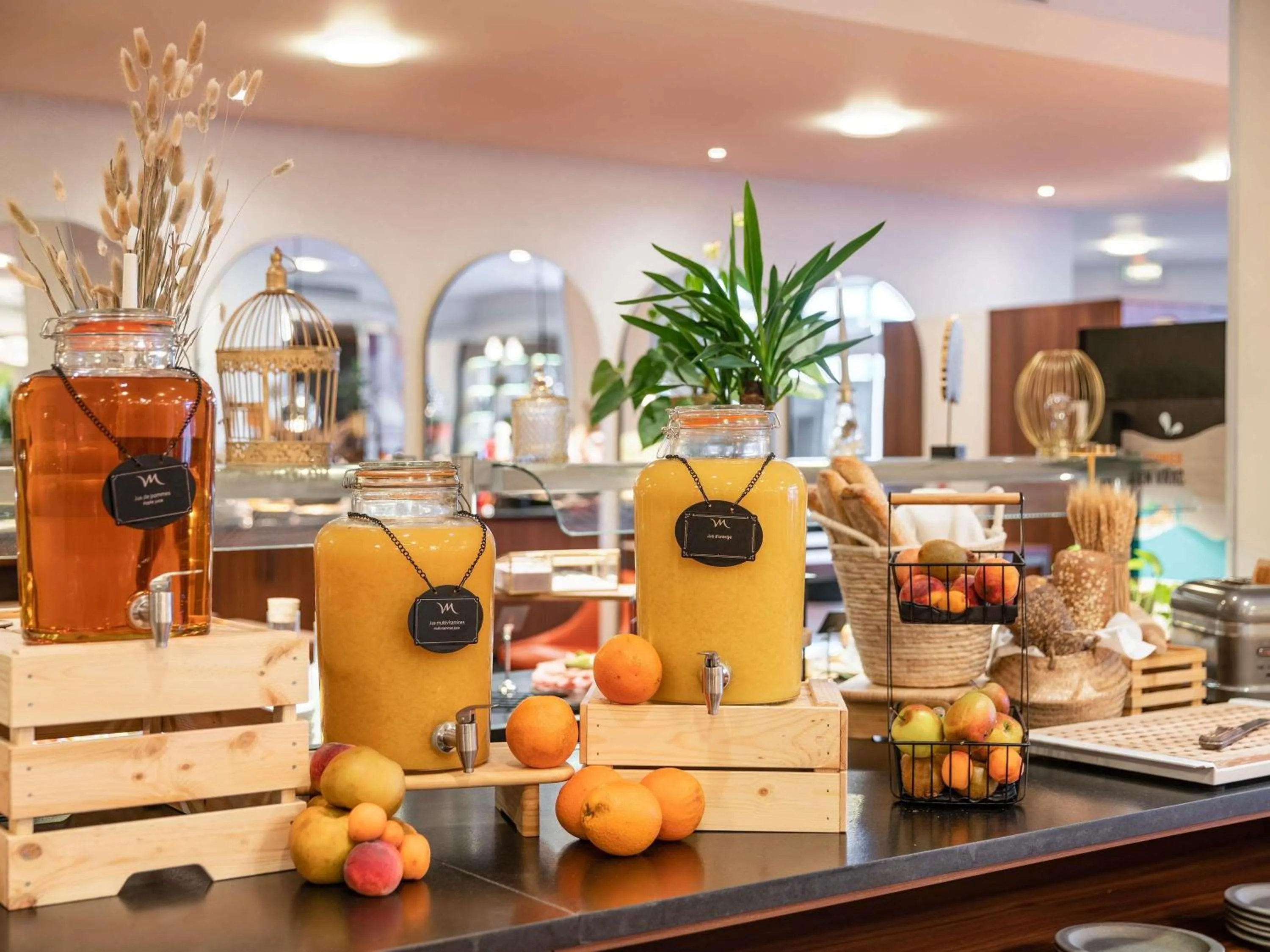 Breakfast in Mercure Paris CDG Airport & Convention