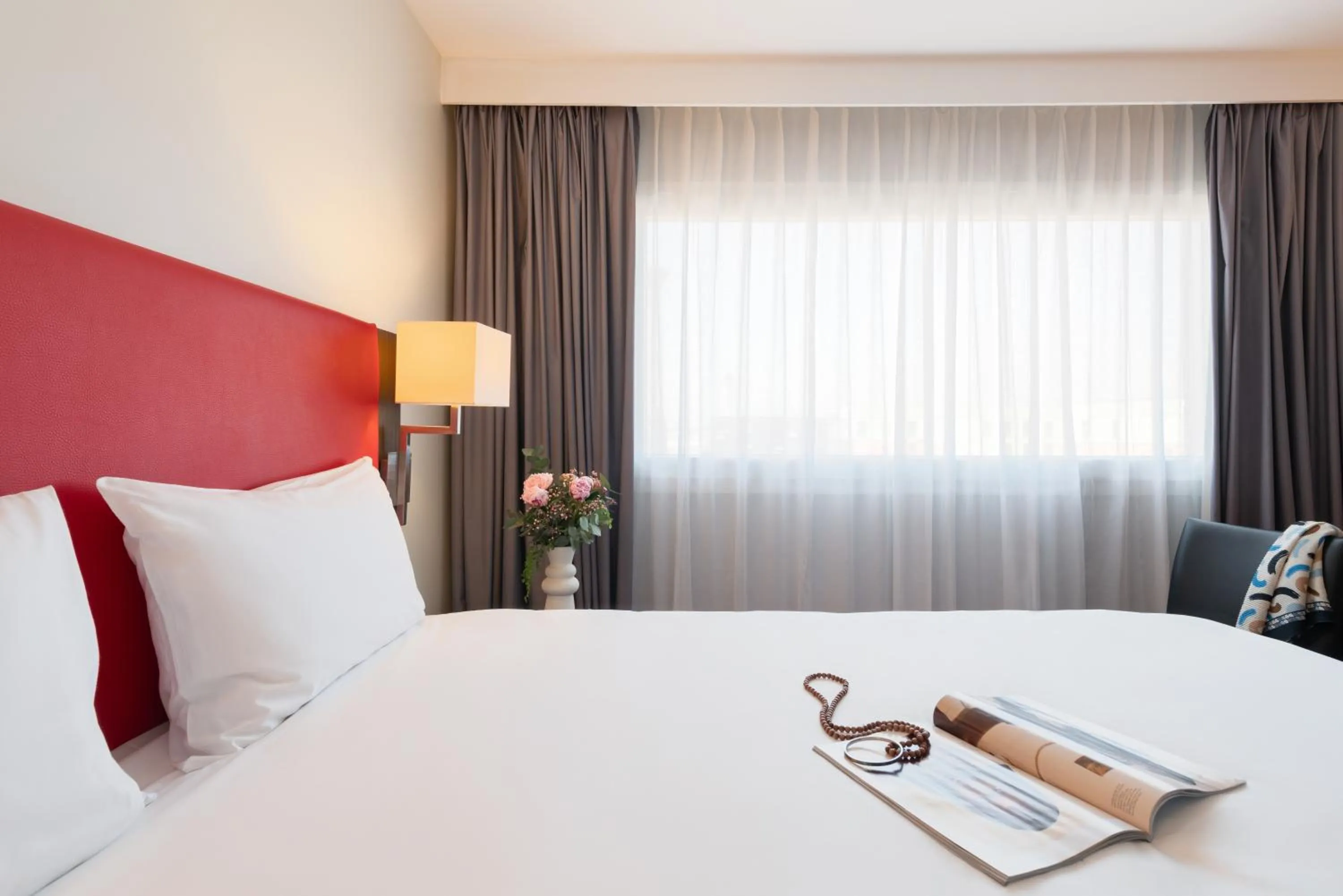 Bedroom, Bed in Mercure Paris CDG Airport & Convention