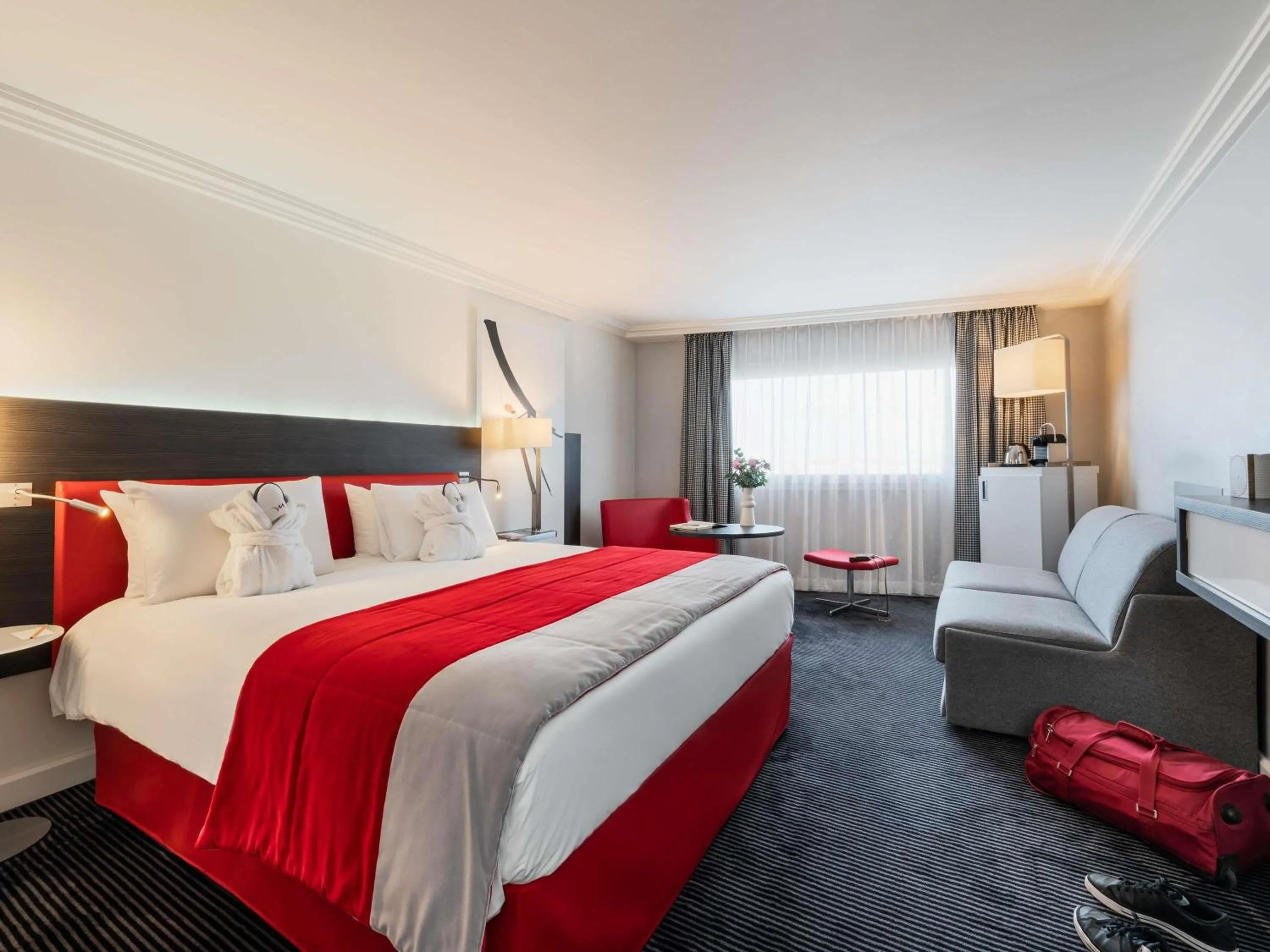 Bedroom, Bed in Mercure Paris CDG Airport & Convention