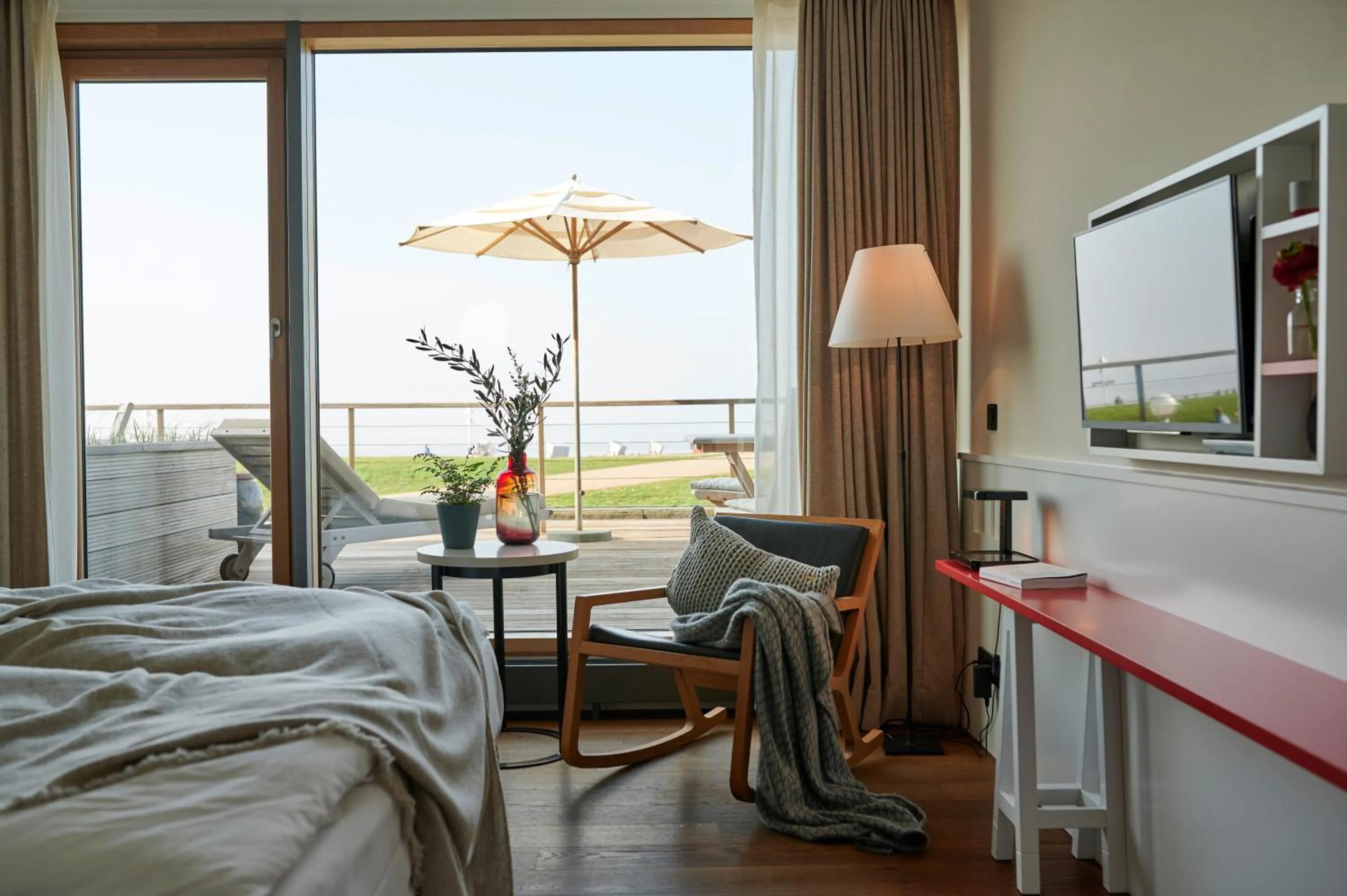 Balcony/Terrace, Bed in Hotel Haus am Meer