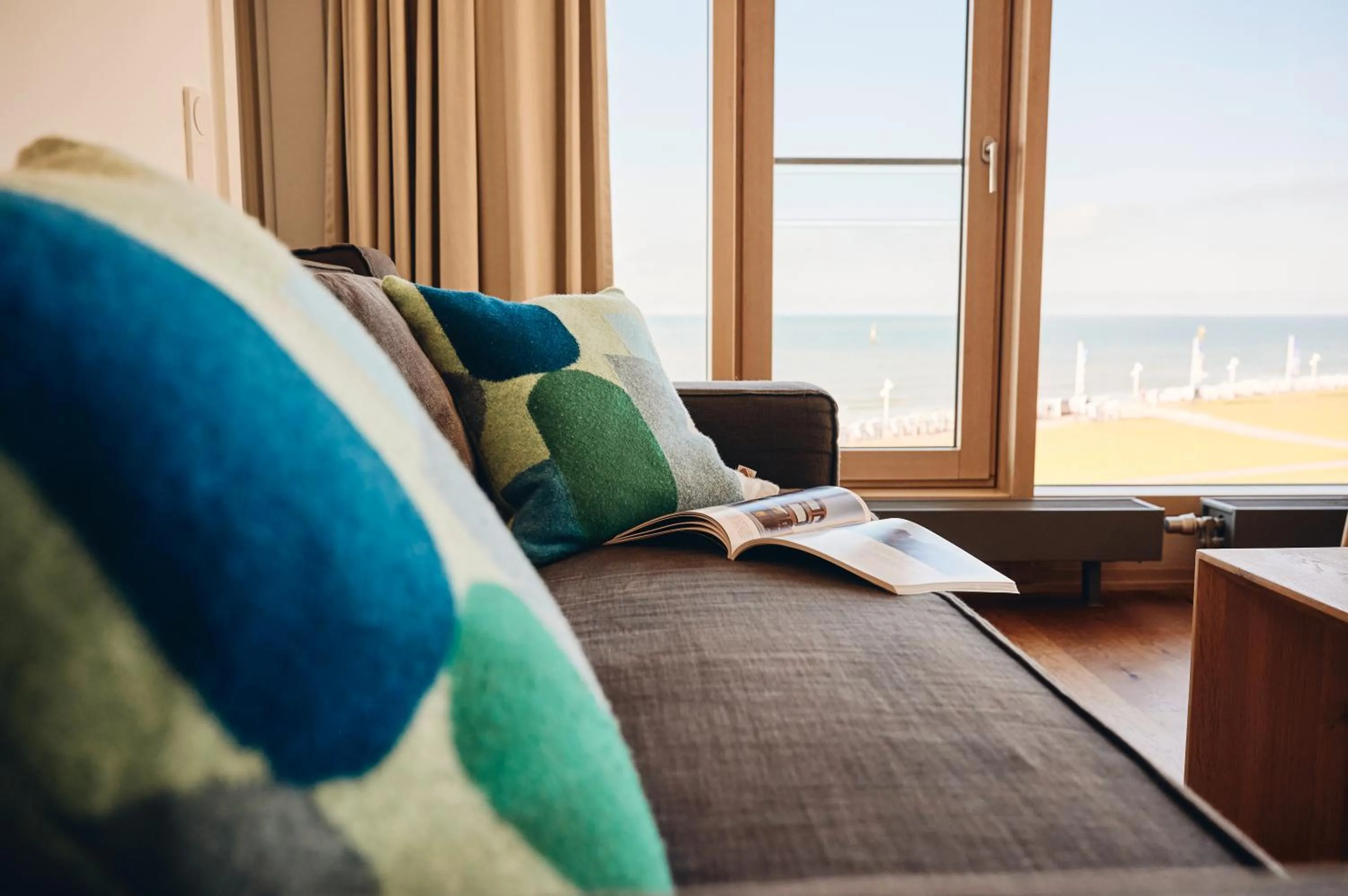 Living room, Bed in Hotel Haus am Meer