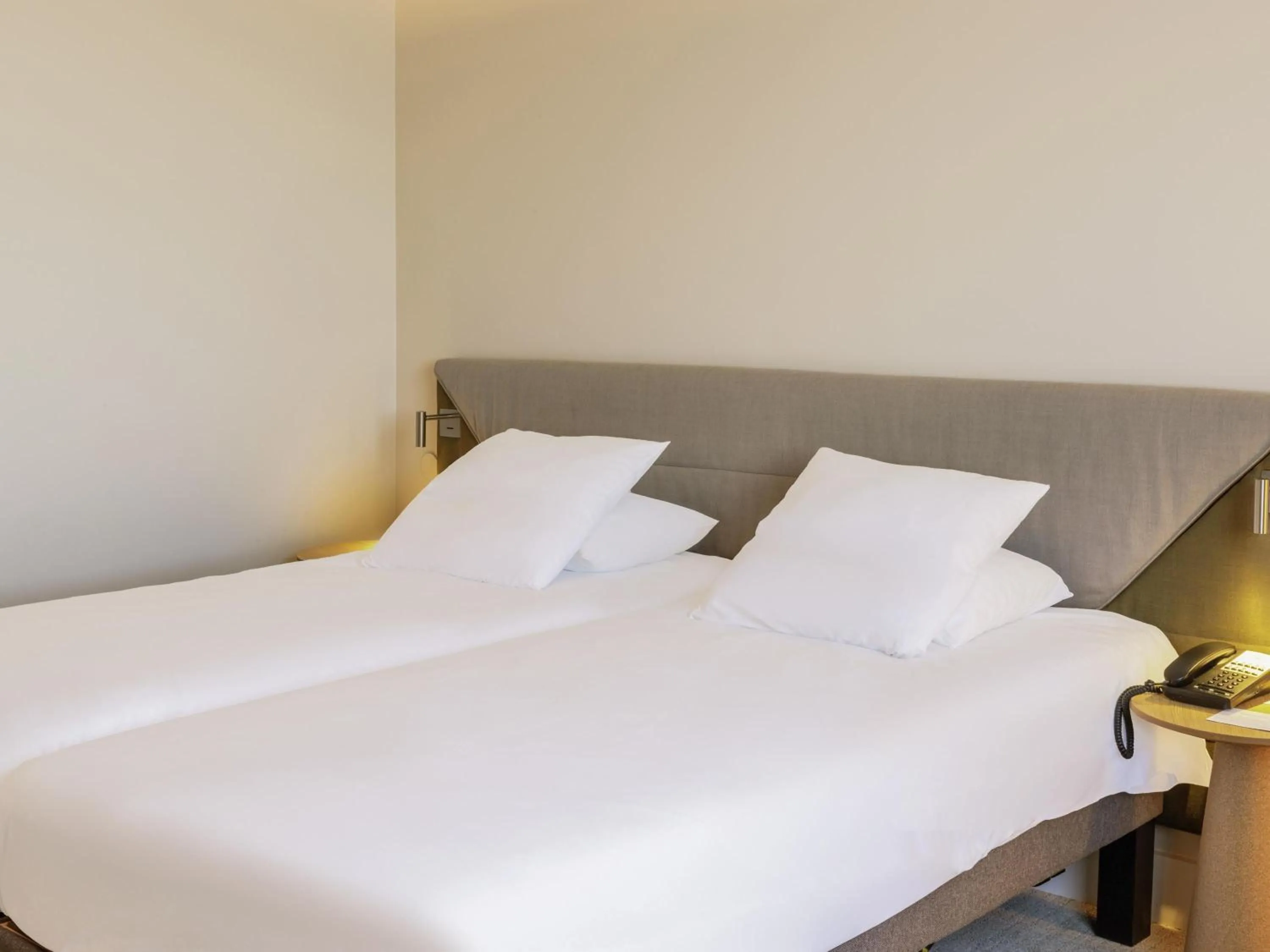 Bedroom, Bed in Novotel Nancy