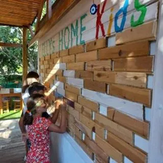 children in Elly's Home