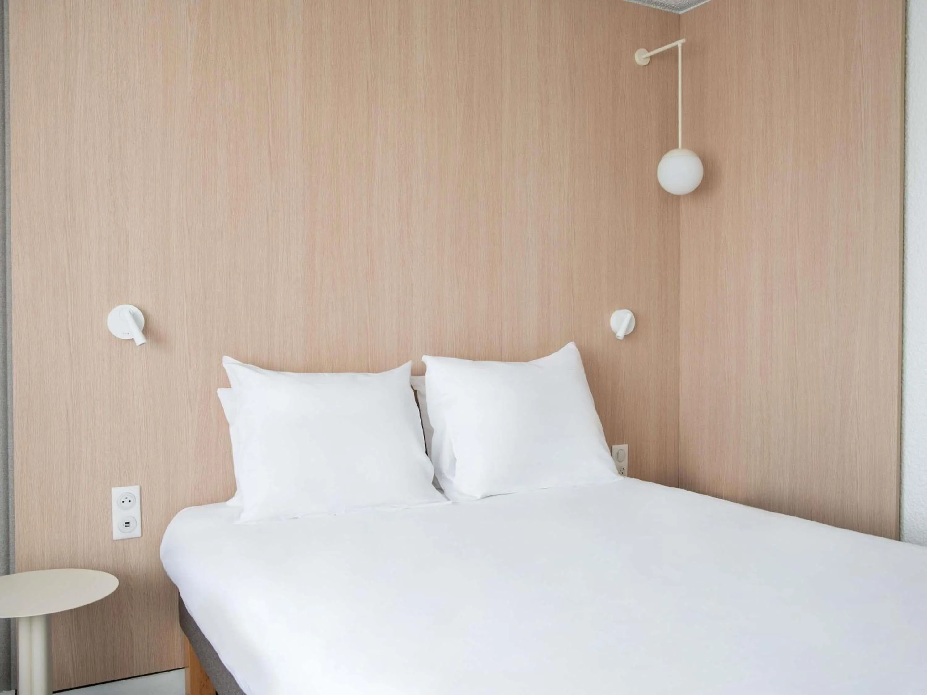 Bedroom, Bed in Novotel Macon Nord - Porte de Bourgogne