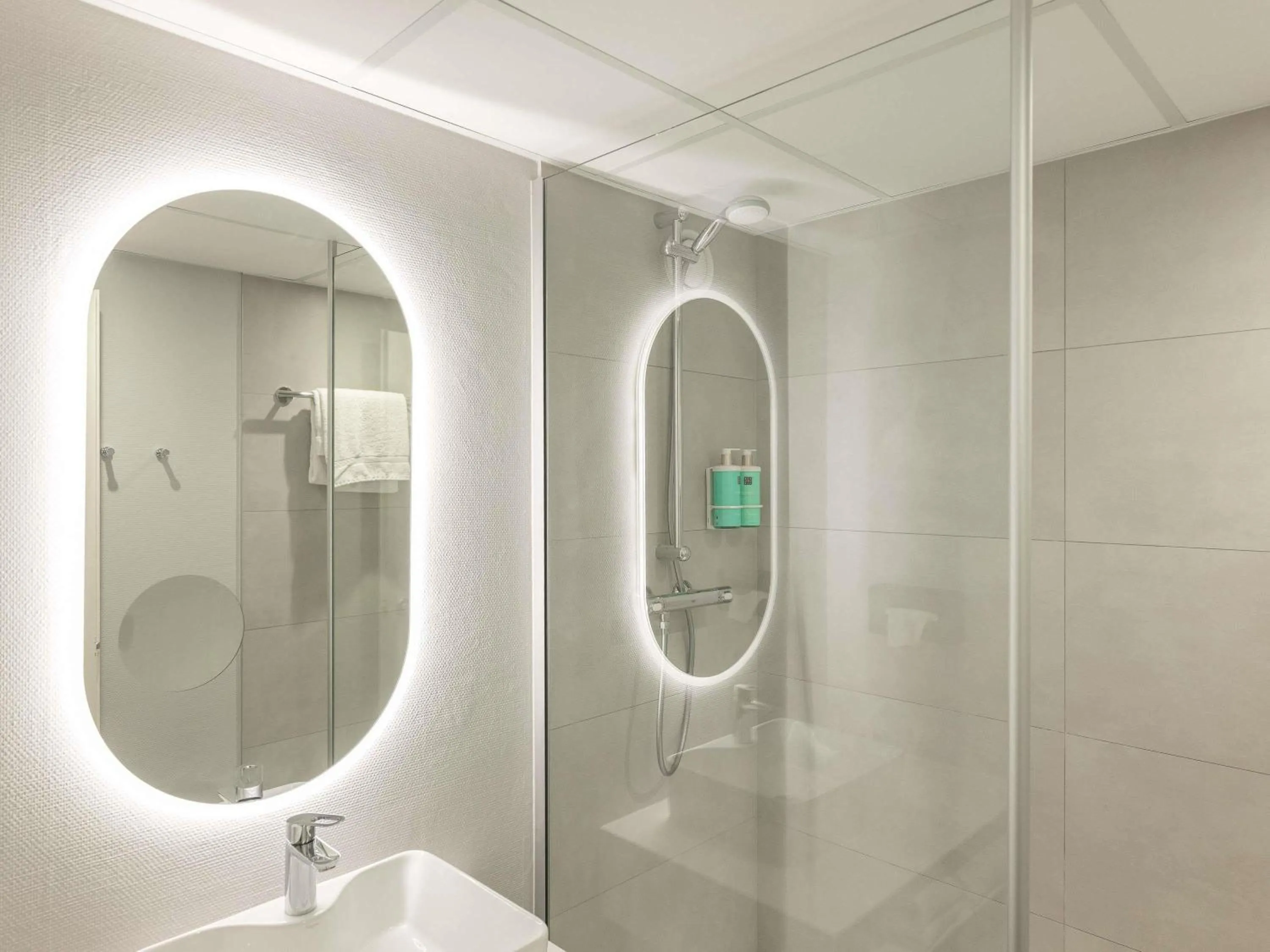 Bedroom in Novotel Macon Nord - Porte de Bourgogne