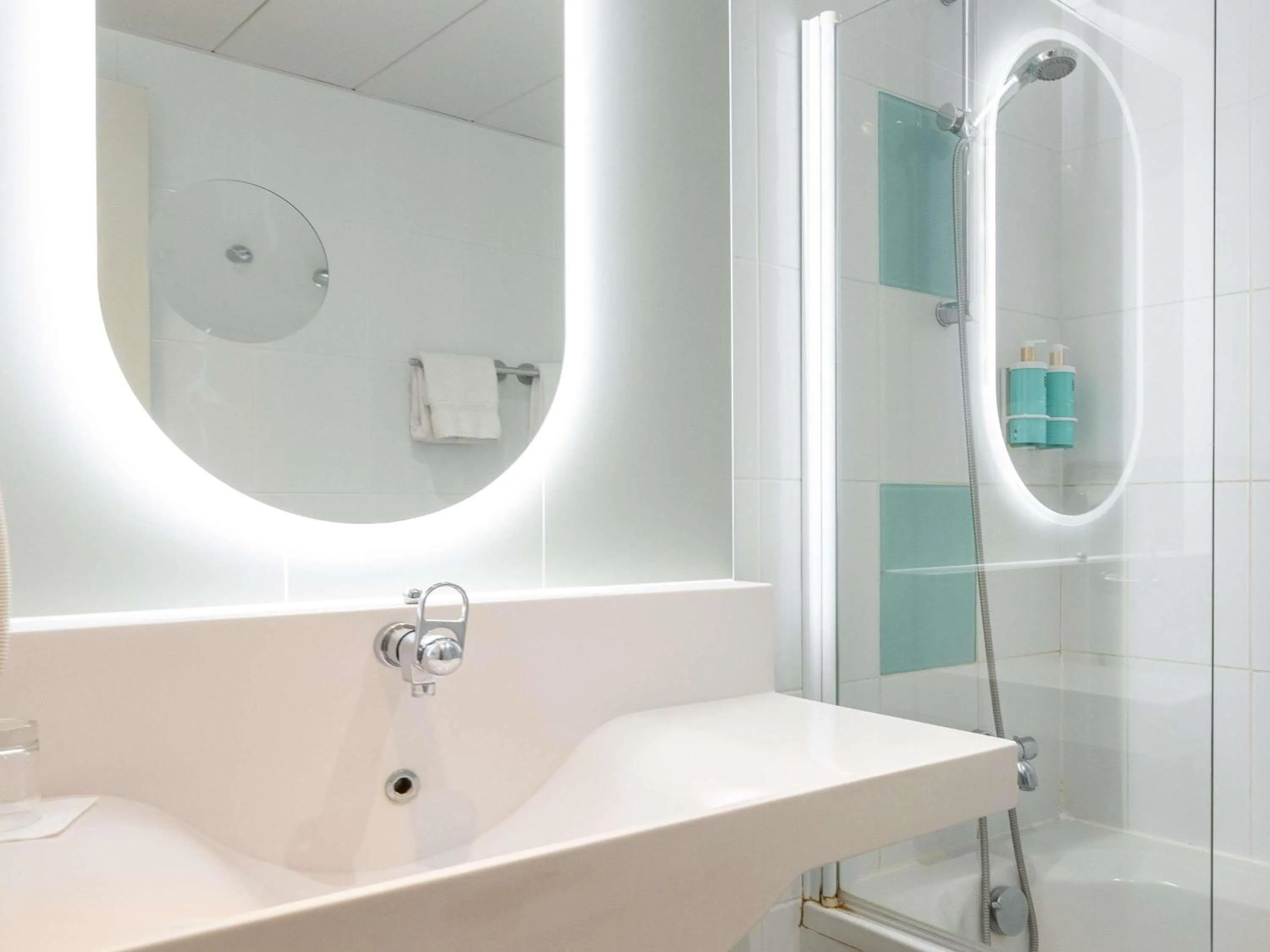 Bedroom in Novotel Macon Nord - Porte de Bourgogne